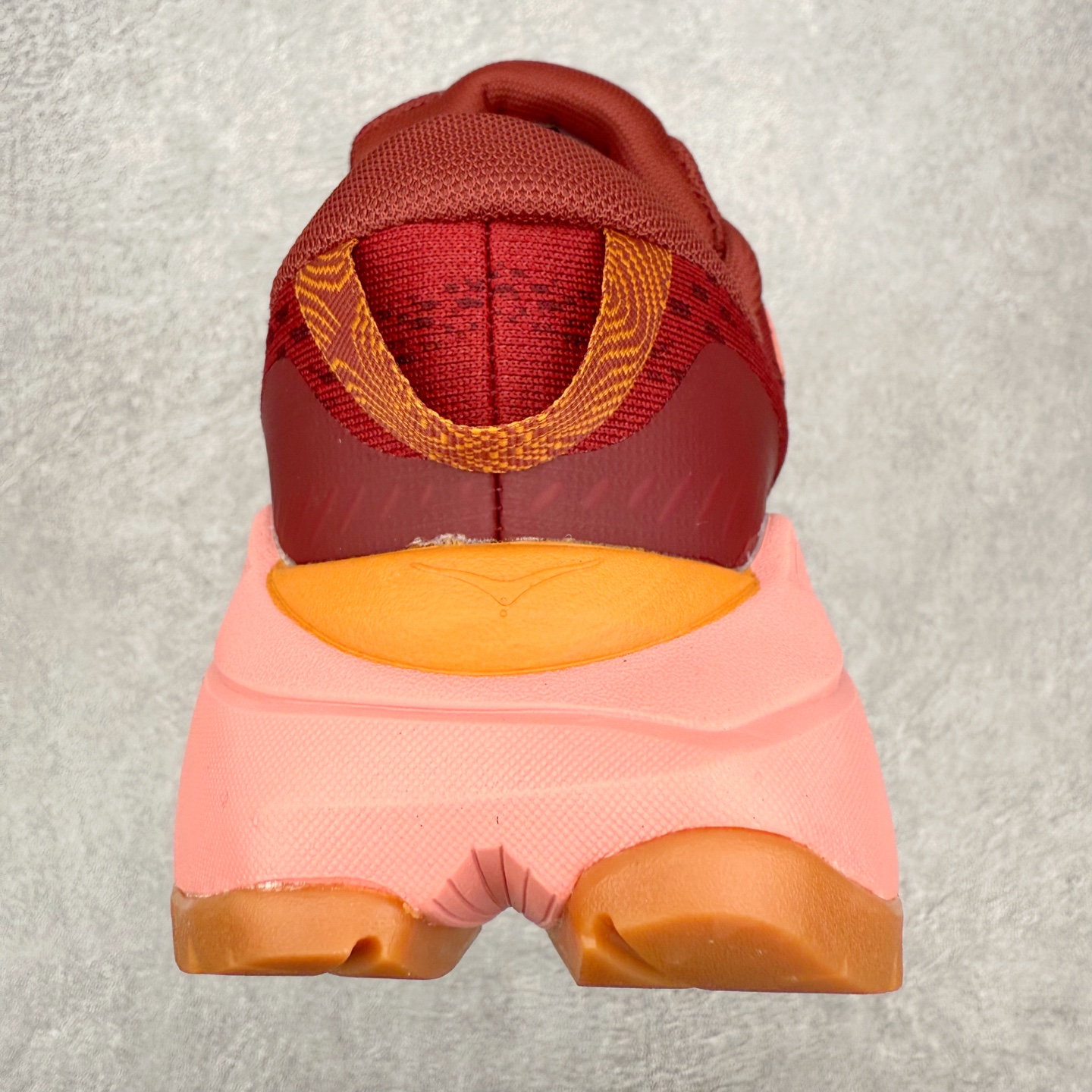 图片[8]-＃福利特价 HOKA ONE ONE SKY Float X 网布织物 舒适运动户外功能 减震防滑耐磨 低帮 生活休闲鞋 男女同款 HOKA ONE ONE是来自美国的跑步鞋知名品牌，创立于2009年，始终致力于为所有跑者提供更新、更好的跑步装备。相比常规跑鞋，HOKA ONE ONE特别研发使用性能独特的几何形跑鞋中底，此种鞋底更厚、更高、回弹性也更好，除了卓越的缓冲性能，它还能为各种阶段的跑者带来更具动感、更加稳定的跑步体验。HOKAONE ONE从设计之初就清楚意识到，要保证跑者步幅的均匀一致，双脚自然而然的运动至关重要。尺码：36 36.5 37.5 38 39 40 40.5 41 42 42.5 43 44 45-选品中心