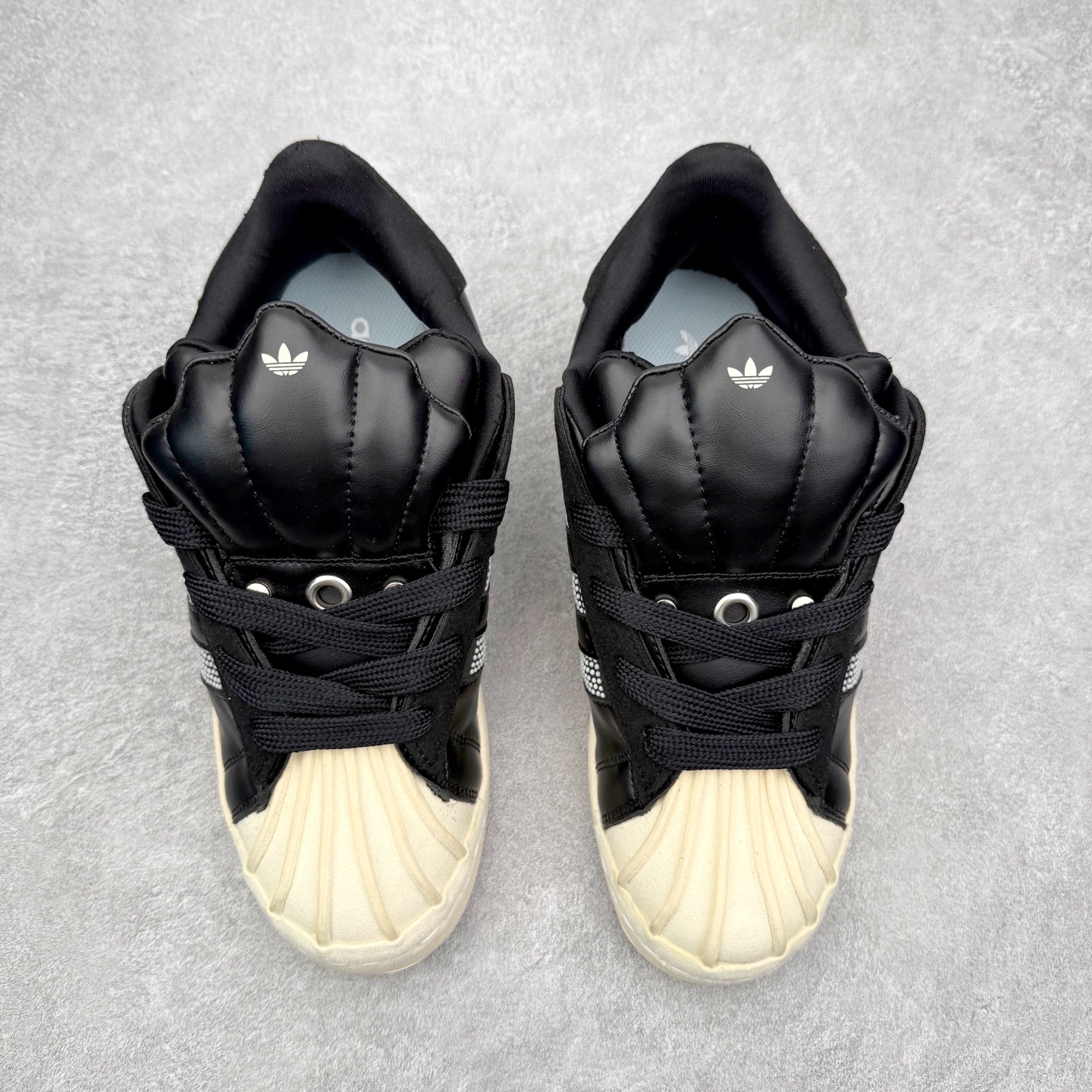 图片[2]-AD Originals x GALI SUPERSTAR PUFFY SHELL 贝壳头联名时尚舒适低帮板鞋 KJ6976 男女同款 实拍调校N版已经零色差零失真 百分百还原实物色彩所见即所得 不存在货不对板色差等低级问题 选购参考实物拍摄 不混卖不参货 只用心做好货严格选品 承诺混一赔十 尺码：36 36.5 37.5 38 38.5 39 40 40.5 41 42 42.5 43 44 44.5 45-选品中心