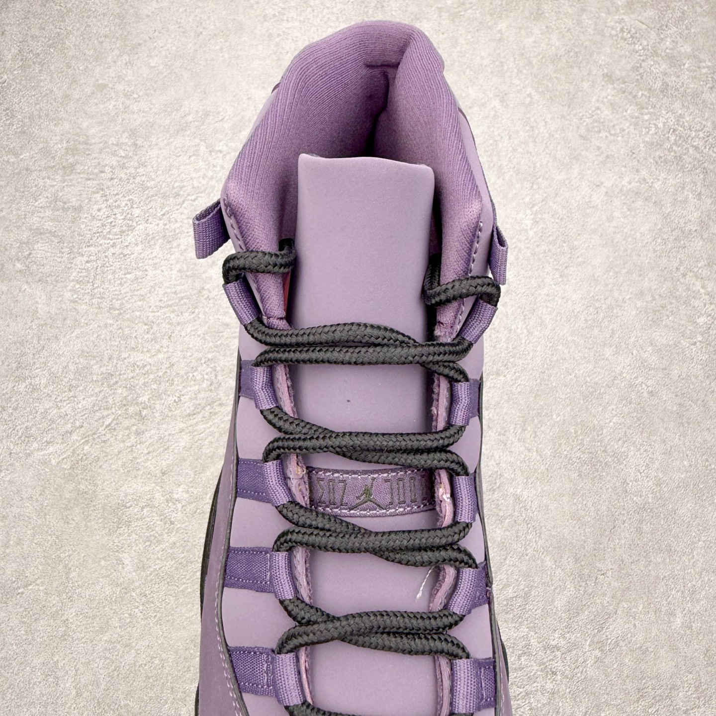 图片[5]-＃NC版 Air Jordan AJ11 Retro 黑紫 IO8961-553 原楦原档案数据开模打造 原厂中底拉帮钢印 原厂漆皮 防冻不开裂 头层皮料 原装鞋撑 水晶大底正确色度色泽 原楦原数据刺绣 原厂车缝走线及对位 毫厘不差 飞人logo采用原数据电脑刺绣 原装正品碳纤维真实碳板 增强抗扭 原内标 原盒标 正确官方原盒 原厂防氧化水晶外底 原厂配套厂全掌solo气垫 尺码：40 40.5 41 42 42.5 43 44 44.5 45 46 47.5-选品中心