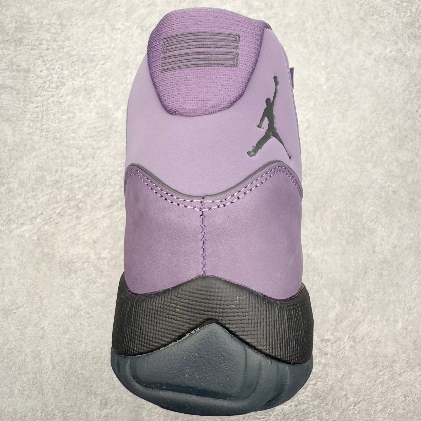 图片[8]-＃NC版 Air Jordan AJ11 Retro 黑紫 IO8961-553 原楦原档案数据开模打造 原厂中底拉帮钢印 原厂漆皮 防冻不开裂 头层皮料 原装鞋撑 水晶大底正确色度色泽 原楦原数据刺绣 原厂车缝走线及对位 毫厘不差 飞人logo采用原数据电脑刺绣 原装正品碳纤维真实碳板 增强抗扭 原内标 原盒标 正确官方原盒 原厂防氧化水晶外底 原厂配套厂全掌solo气垫 尺码：40 40.5 41 42 42.5 43 44 44.5 45 46 47.5-选品中心