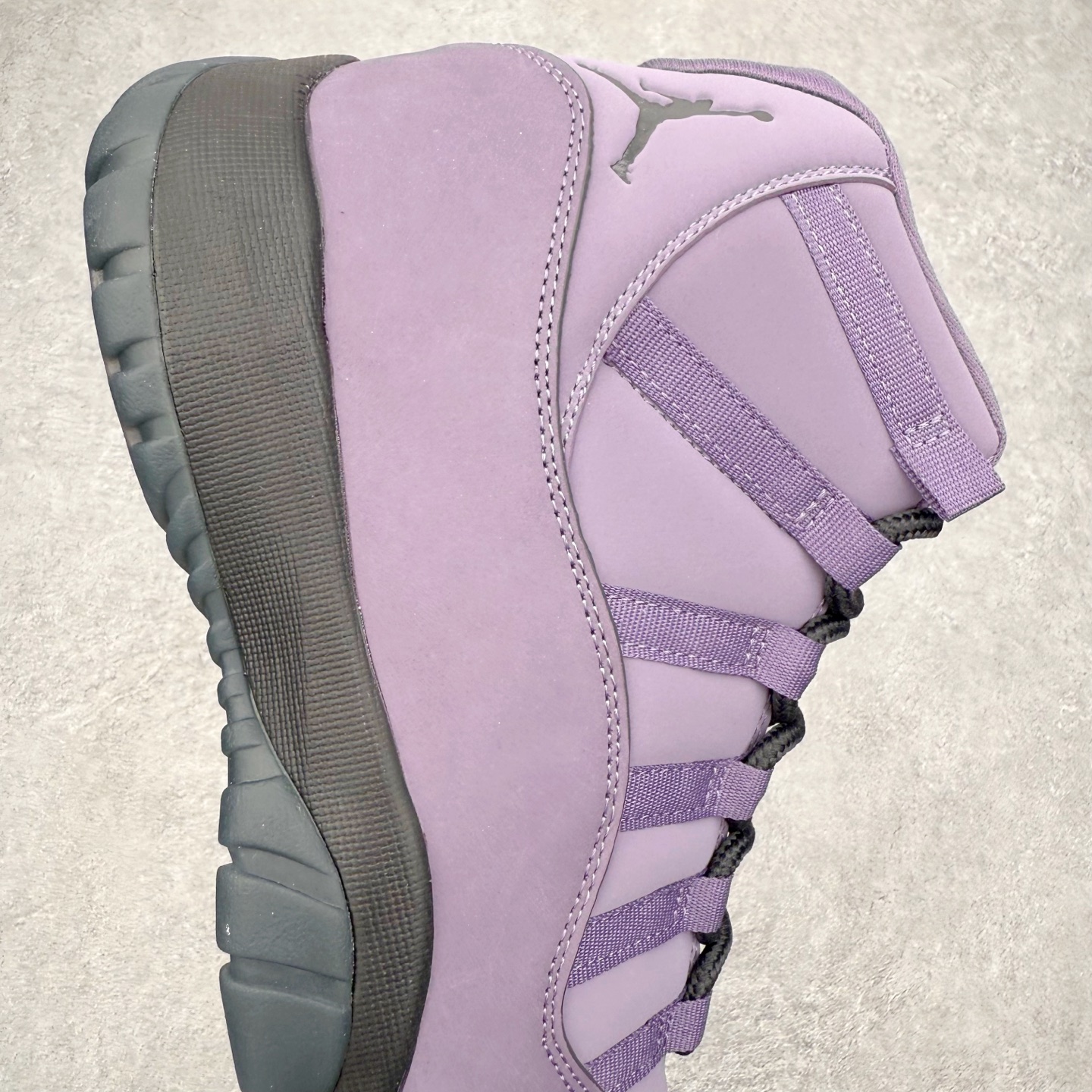 图片[6]-＃NC版 Air Jordan AJ11 Retro 黑紫 IO8961-553 原楦原档案数据开模打造 原厂中底拉帮钢印 原厂漆皮 防冻不开裂 头层皮料 原装鞋撑 水晶大底正确色度色泽 原楦原数据刺绣 原厂车缝走线及对位 毫厘不差 飞人logo采用原数据电脑刺绣 原装正品碳纤维真实碳板 增强抗扭 原内标 原盒标 正确官方原盒 原厂防氧化水晶外底 原厂配套厂全掌solo气垫 尺码：40 40.5 41 42 42.5 43 44 44.5 45 46 47.5-选品中心