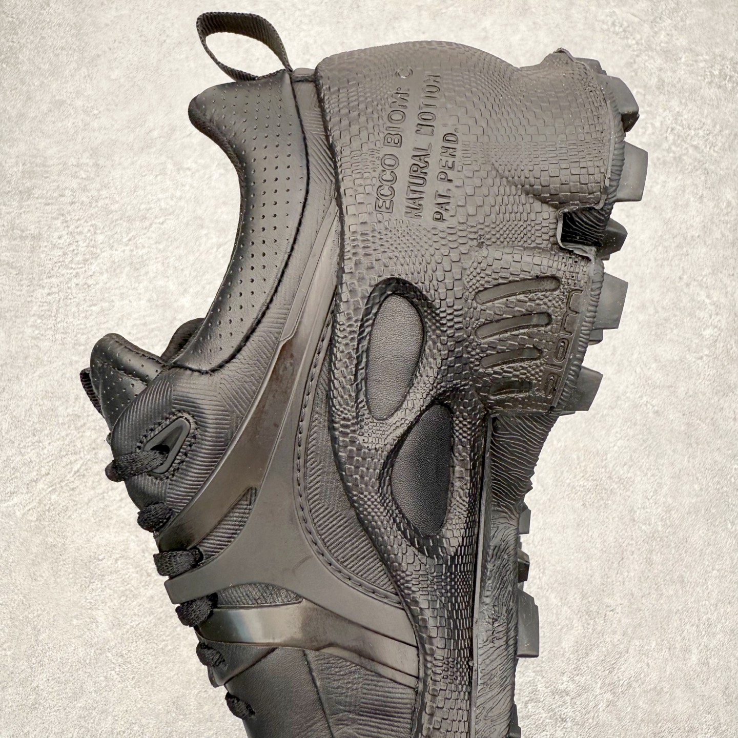 图片[7]-ECCO爱步跑步鞋百搭舒适 秋冬新款厚底休闲运动鞋男鞋 灵动系列 黄景瑜同款 品质牛皮鞋面，轻盈柔韧 具有良好的透气性 细腻柔软 简约系带设计 可自由调节松紧 贴合脚型 PU泡沫橡胶大底 抓地力强 具有良好的防滑耐磨性 时尚简约 休闲百搭 尺码：38 39 40 41 42 43 44 （皮鞋码）-选品中心