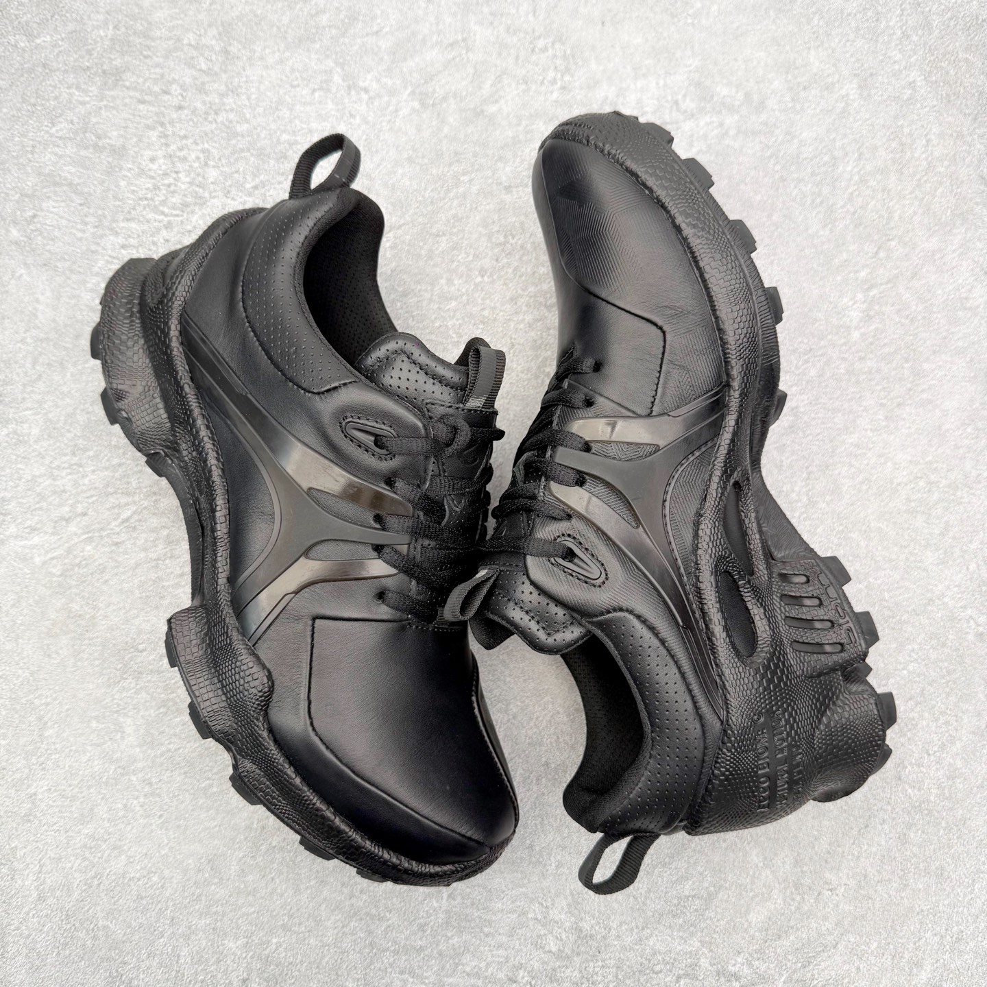 图片[3]-ECCO爱步跑步鞋百搭舒适 秋冬新款厚底休闲运动鞋男鞋 灵动系列 黄景瑜同款 品质牛皮鞋面，轻盈柔韧 具有良好的透气性 细腻柔软 简约系带设计 可自由调节松紧 贴合脚型 PU泡沫橡胶大底 抓地力强 具有良好的防滑耐磨性 时尚简约 休闲百搭 尺码：38 39 40 41 42 43 44 （皮鞋码）-选品中心