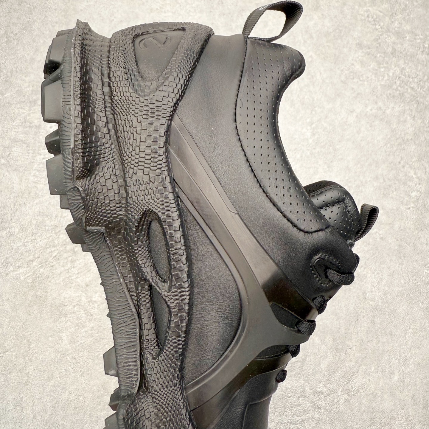 图片[6]-ECCO爱步跑步鞋百搭舒适 秋冬新款厚底休闲运动鞋男鞋 灵动系列 黄景瑜同款 品质牛皮鞋面，轻盈柔韧 具有良好的透气性 细腻柔软 简约系带设计 可自由调节松紧 贴合脚型 PU泡沫橡胶大底 抓地力强 具有良好的防滑耐磨性 时尚简约 休闲百搭 尺码：38 39 40 41 42 43 44 （皮鞋码）-选品中心