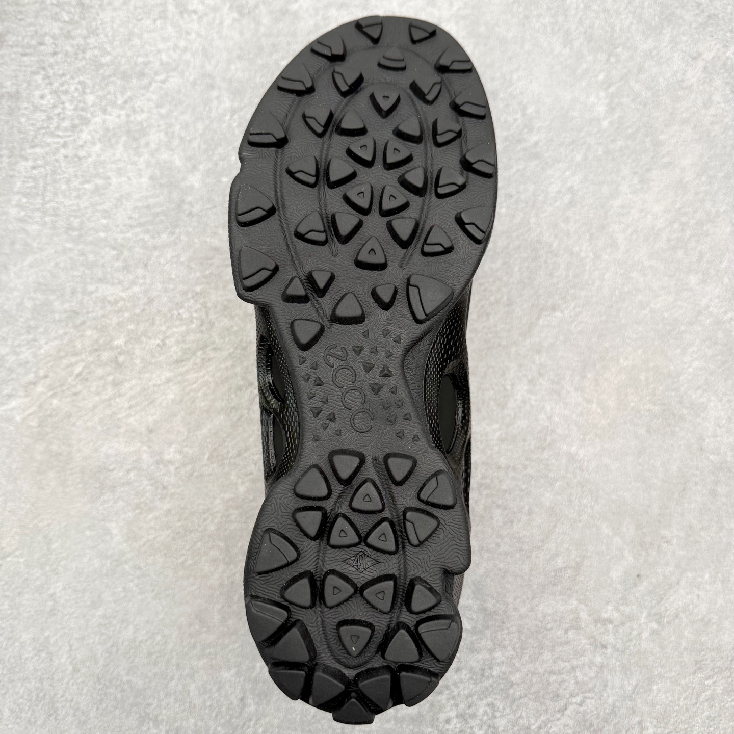 图片[9]-ECCO爱步跑步鞋百搭舒适 秋冬新款厚底休闲运动鞋男鞋 灵动系列 黄景瑜同款 品质牛皮鞋面，轻盈柔韧 具有良好的透气性 细腻柔软 简约系带设计 可自由调节松紧 贴合脚型 PU泡沫橡胶大底 抓地力强 具有良好的防滑耐磨性 时尚简约 休闲百搭 尺码：38 39 40 41 42 43 44 （皮鞋码）-选品中心