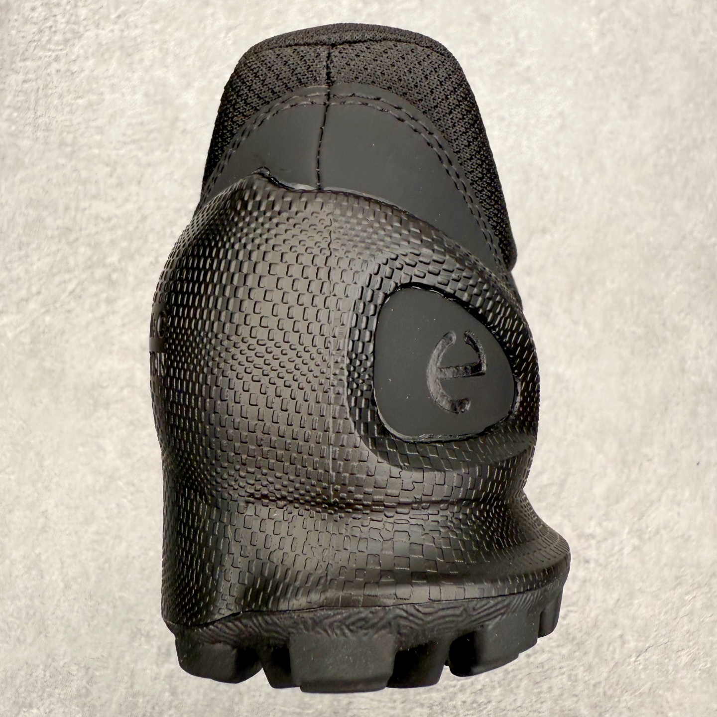 图片[8]-ECCO爱步跑步鞋百搭舒适 秋冬新款厚底休闲运动鞋男鞋 灵动系列 黄景瑜同款 品质牛皮鞋面，轻盈柔韧 具有良好的透气性 细腻柔软 简约系带设计 可自由调节松紧 贴合脚型 PU泡沫橡胶大底 抓地力强 具有良好的防滑耐磨性 时尚简约 休闲百搭 尺码：38 39 40 41 42 43 44 （皮鞋码）-选品中心