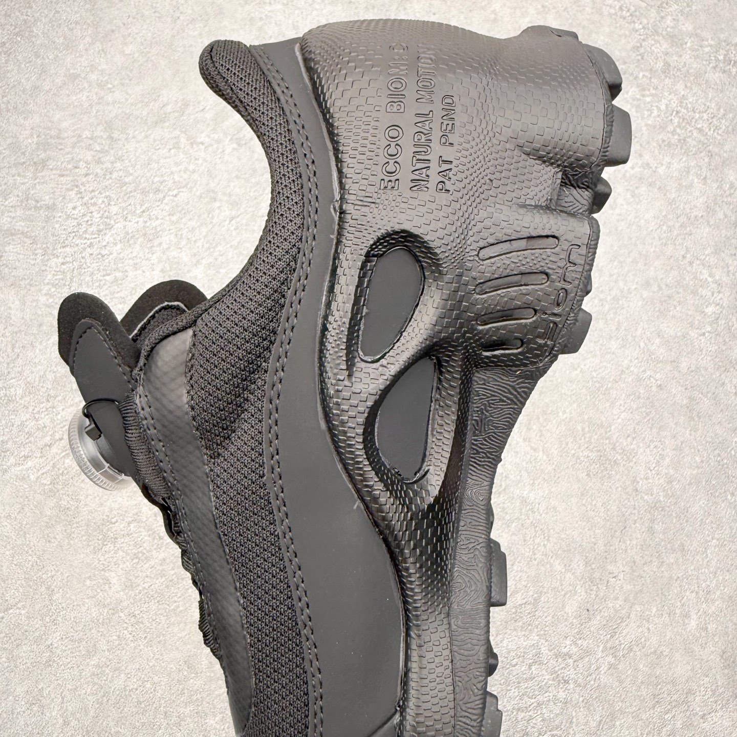 图片[7]-ECCO爱步跑步鞋百搭舒适 秋冬新款厚底休闲运动鞋男鞋 灵动系列 黄景瑜同款 品质牛皮鞋面，轻盈柔韧 具有良好的透气性 细腻柔软 简约系带设计 可自由调节松紧 贴合脚型 PU泡沫橡胶大底 抓地力强 具有良好的防滑耐磨性 时尚简约 休闲百搭 尺码：38 39 40 41 42 43 44 （皮鞋码）-选品中心