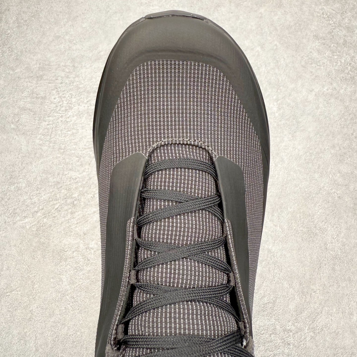 图片[4]-Arcteryx始祖鸟 Norvan LD 4 GTX Vibram® Megagrip 简约舒适 越野跑鞋 这款GORE-TEX鞋履适合希望在技术路线上更快前进的山地跑步者穿着，无需担心地形条件如何。中底的Rocker Geometry几何结构设计带来推进力，并采用InFuse材料制成，这是一种轻质、高响应性的EVA和聚烯烃合成材料，可提供回弹并吸收冲击力。抓地平稳的Vibram Megagrip外底采用LITEBASE技术，在减轻重量的同时不影响性能，而多向凸耳花纹设计带来更强的抓地力。鞋身贴合包裹脚部，针织鞋领可阻挡碎屑进鞋。实拍调校N版已经零色差零失真 百分百还原实物色彩所见即所得 不存在货不对板色差等低级问题 选购参考实物拍摄 不混卖不参货 只用心做好货严格选品 承诺混一赔十 尺码：36 36.5 37.5 38 38.5 39 40 40.5 41 42 42.5 43 44 44.5 45-选品中心