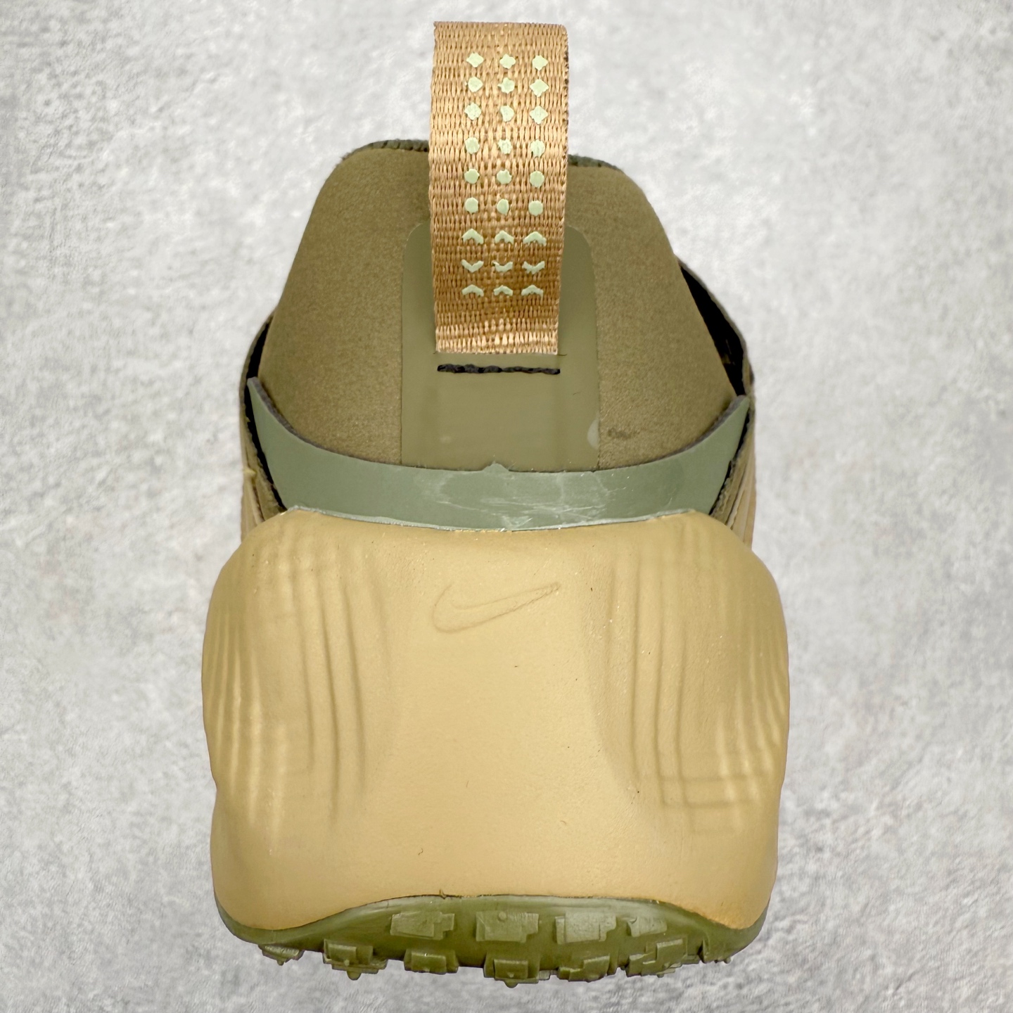 图片[8]-HYEIN SEO x NK Ava Rover 百搭舒适耐磨低帮跑步鞋 男女同款 流线型轮廓，通过轻薄物料鞋面结合 TPU 网格状支撑示人，增厚的中底材质选用 ReactX 加持，华夫外底收尾。鞋垫与后跟鞋提，克制点缀 Hyein Seo 字样。鞋垫与鞋提则采用菱形格纹的变化元素呈现。实拍调校N版已经零色差零失真 百分百还原实物色彩所见即所得 不存在货不对板色差等低级问题 选购参考实物拍摄 不混卖不参货 只用心做好货严格选品 承诺混一赔十 尺码：36 36.5 37.5 38 38.5 39 40 40.5 41 42 42.5 43 44 44.5 45-选品中心