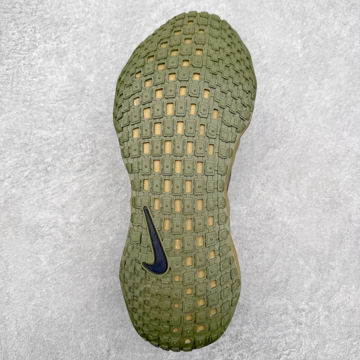 图片[9]-HYEIN SEO x NK Ava Rover 百搭舒适耐磨低帮跑步鞋 男女同款 流线型轮廓，通过轻薄物料鞋面结合 TPU 网格状支撑示人，增厚的中底材质选用 ReactX 加持，华夫外底收尾。鞋垫与后跟鞋提，克制点缀 Hyein Seo 字样。鞋垫与鞋提则采用菱形格纹的变化元素呈现。实拍调校N版已经零色差零失真 百分百还原实物色彩所见即所得 不存在货不对板色差等低级问题 选购参考实物拍摄 不混卖不参货 只用心做好货严格选品 承诺混一赔十 尺码：36 36.5 37.5 38 38.5 39 40 40.5 41 42 42.5 43 44 44.5 45-选品中心