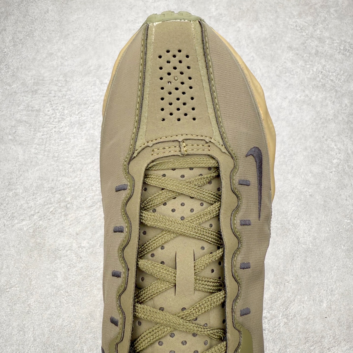 图片[4]-HYEIN SEO x NK Ava Rover 百搭舒适耐磨低帮跑步鞋 男女同款 流线型轮廓，通过轻薄物料鞋面结合 TPU 网格状支撑示人，增厚的中底材质选用 ReactX 加持，华夫外底收尾。鞋垫与后跟鞋提，克制点缀 Hyein Seo 字样。鞋垫与鞋提则采用菱形格纹的变化元素呈现。实拍调校N版已经零色差零失真 百分百还原实物色彩所见即所得 不存在货不对板色差等低级问题 选购参考实物拍摄 不混卖不参货 只用心做好货严格选品 承诺混一赔十 尺码：36 36.5 37.5 38 38.5 39 40 40.5 41 42 42.5 43 44 44.5 45-选品中心