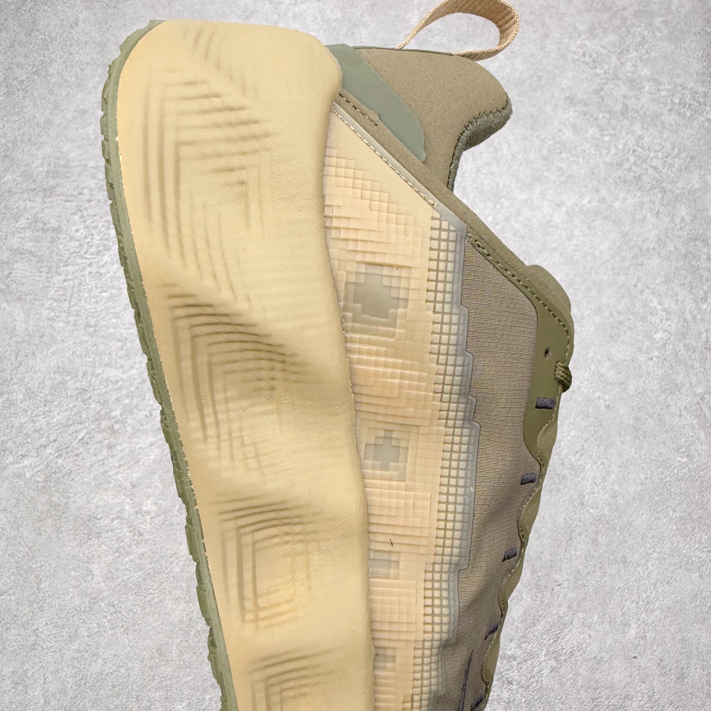 图片[6]-HYEIN SEO x NK Ava Rover 百搭舒适耐磨低帮跑步鞋 男女同款 流线型轮廓，通过轻薄物料鞋面结合 TPU 网格状支撑示人，增厚的中底材质选用 ReactX 加持，华夫外底收尾。鞋垫与后跟鞋提，克制点缀 Hyein Seo 字样。鞋垫与鞋提则采用菱形格纹的变化元素呈现。实拍调校N版已经零色差零失真 百分百还原实物色彩所见即所得 不存在货不对板色差等低级问题 选购参考实物拍摄 不混卖不参货 只用心做好货严格选品 承诺混一赔十 尺码：36 36.5 37.5 38 38.5 39 40 40.5 41 42 42.5 43 44 44.5 45-选品中心