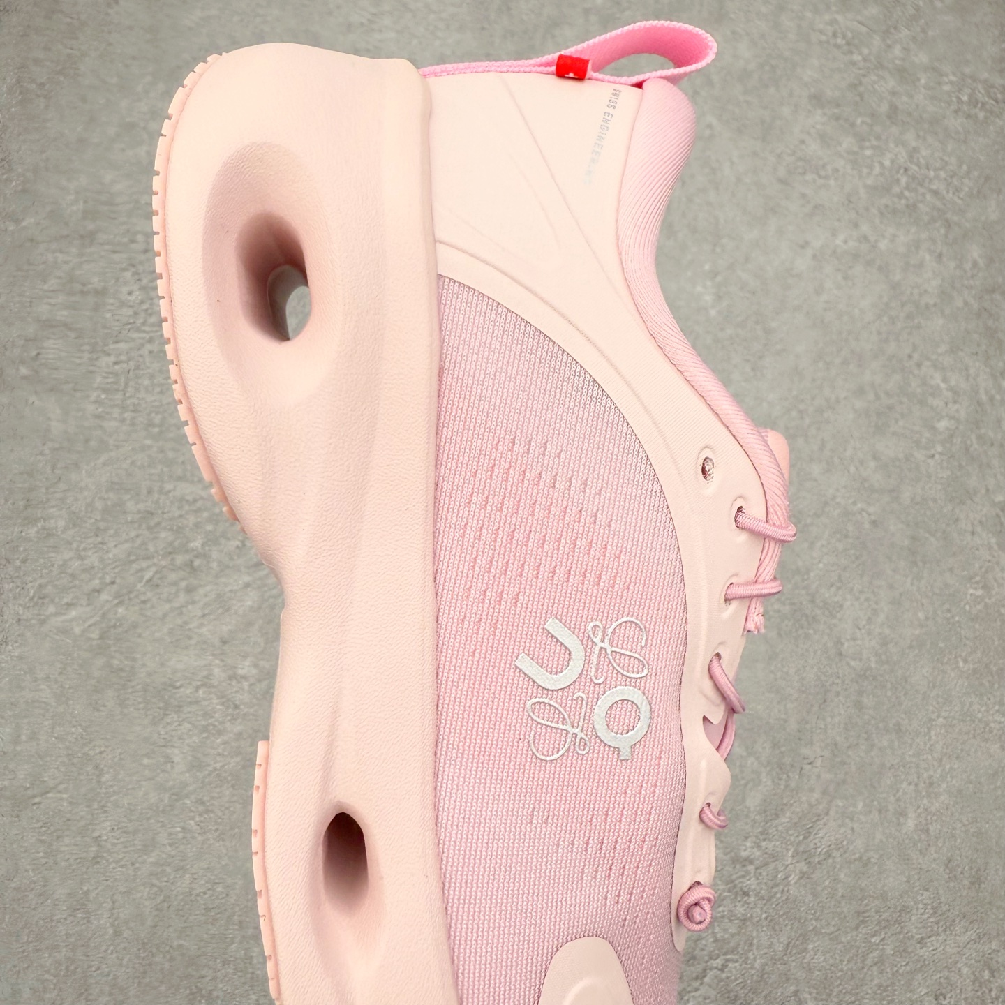 图片[6]-LOEWE x On昂跑Cloudsolo 罗意威联名款圆头抽绳低帮生活休闲鞋 此运动品牌 开创于2010年 缓震着陆、强效回弹、轻柔质感的设计构思始终是ON研制关键 与此同时基于“为全球提供革新性的跑步感受”信念 陆续推出了多款跑鞋及其以专业运动人体跑步工程学为设计关键的功能性跑步服饰设备 让跑者不费力气地畅快畅跑 尺码：36 36.5 37.5 38 38.5 39 40 40.5 41 42 42.5 43 44 44.5 45-选品中心