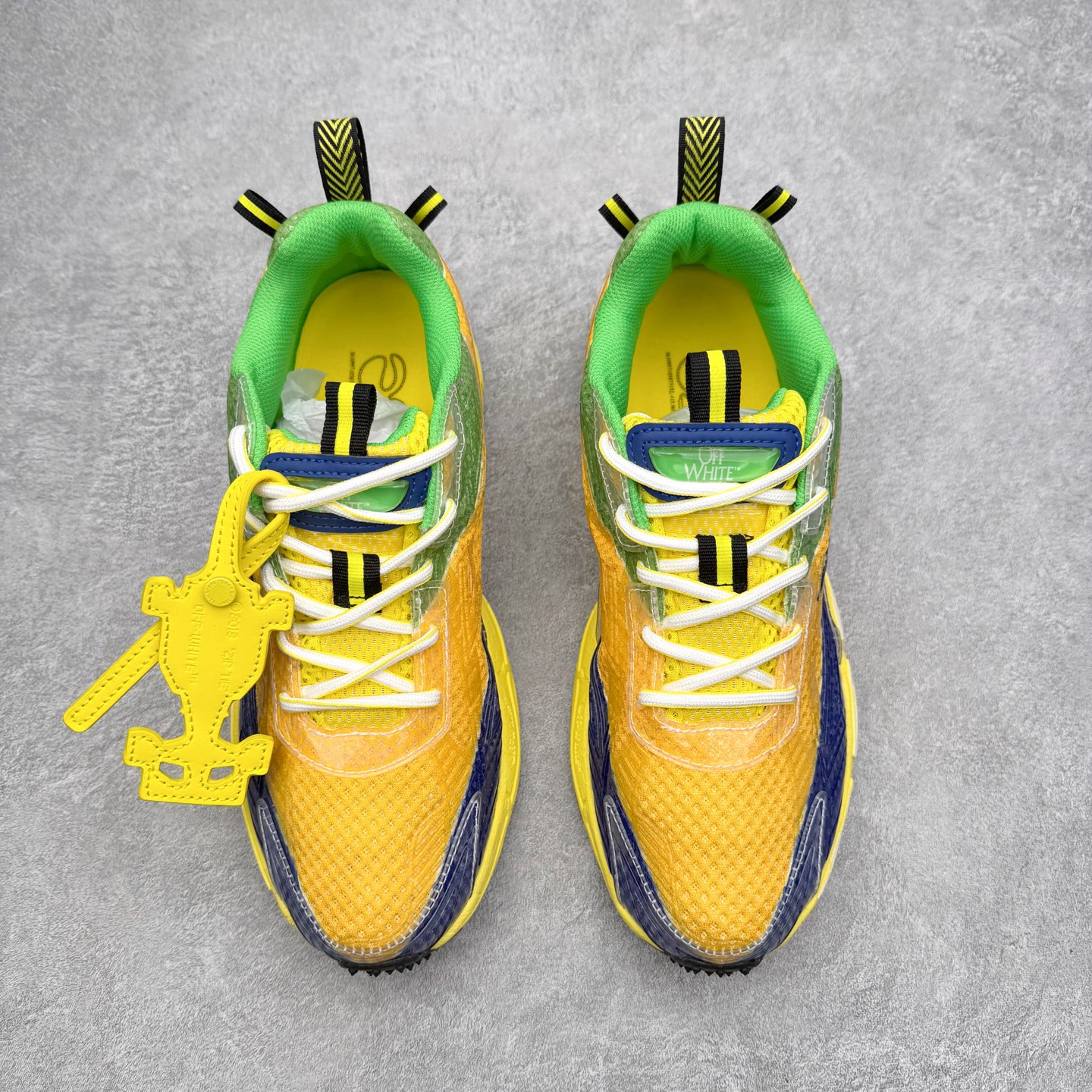 图片[2]-＃KX Off-White 2024年OW最新款跑鞋 #百分百原盒正确版 原楦原纸板数据开发 4层分离大底#鞋面采用3d立体打印和多种材料拼接而成#防滑耐磨透气性轻便跑鞋 作为曾经爆火 并且定位奢潮领域的标志性品牌 Off-White 仍需要不断更新符合当下潮流时尚的复古运动鞋款，以期收获基本盘消费者的关注 此次更新的 Off-White 新款运动鞋将经典复古老爹鞋细节设计更加夸张化 并将标志性箭头设计置于显著位置 除此之外 整个系列的色彩搭配也可谓纷繁多样 总有一款适合你 Off-White最新运动鞋款估计将在未来几个月登陆品牌专柜 喜欢的朋友切莫错过 尺码：36 37 38 39 40 41 42 43 44 45 46 47-选品中心