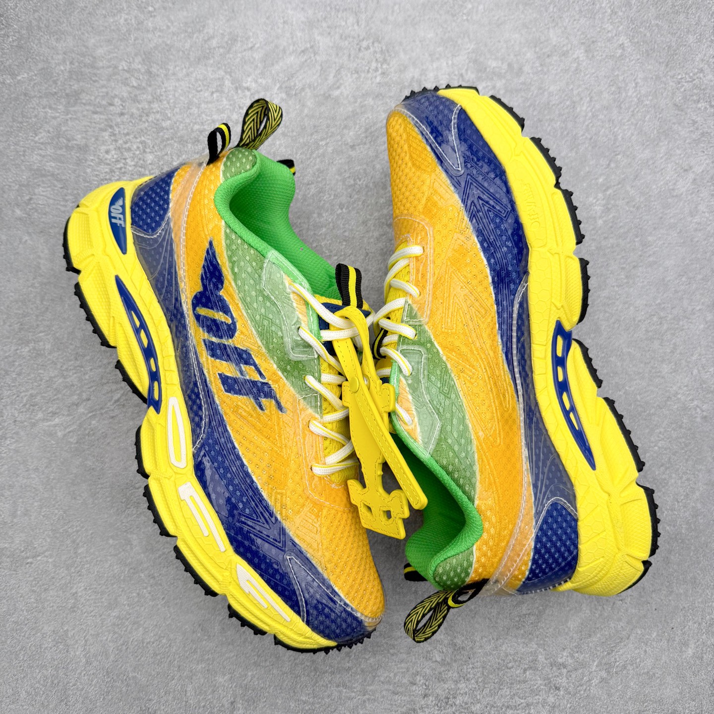 图片[3]-＃KX Off-White 2024年OW最新款跑鞋 #百分百原盒正确版 原楦原纸板数据开发 4层分离大底#鞋面采用3d立体打印和多种材料拼接而成#防滑耐磨透气性轻便跑鞋 作为曾经爆火 并且定位奢潮领域的标志性品牌 Off-White 仍需要不断更新符合当下潮流时尚的复古运动鞋款，以期收获基本盘消费者的关注 此次更新的 Off-White 新款运动鞋将经典复古老爹鞋细节设计更加夸张化 并将标志性箭头设计置于显著位置 除此之外 整个系列的色彩搭配也可谓纷繁多样 总有一款适合你 Off-White最新运动鞋款估计将在未来几个月登陆品牌专柜 喜欢的朋友切莫错过 尺码：36 37 38 39 40 41 42 43 44 45 46 47-选品中心