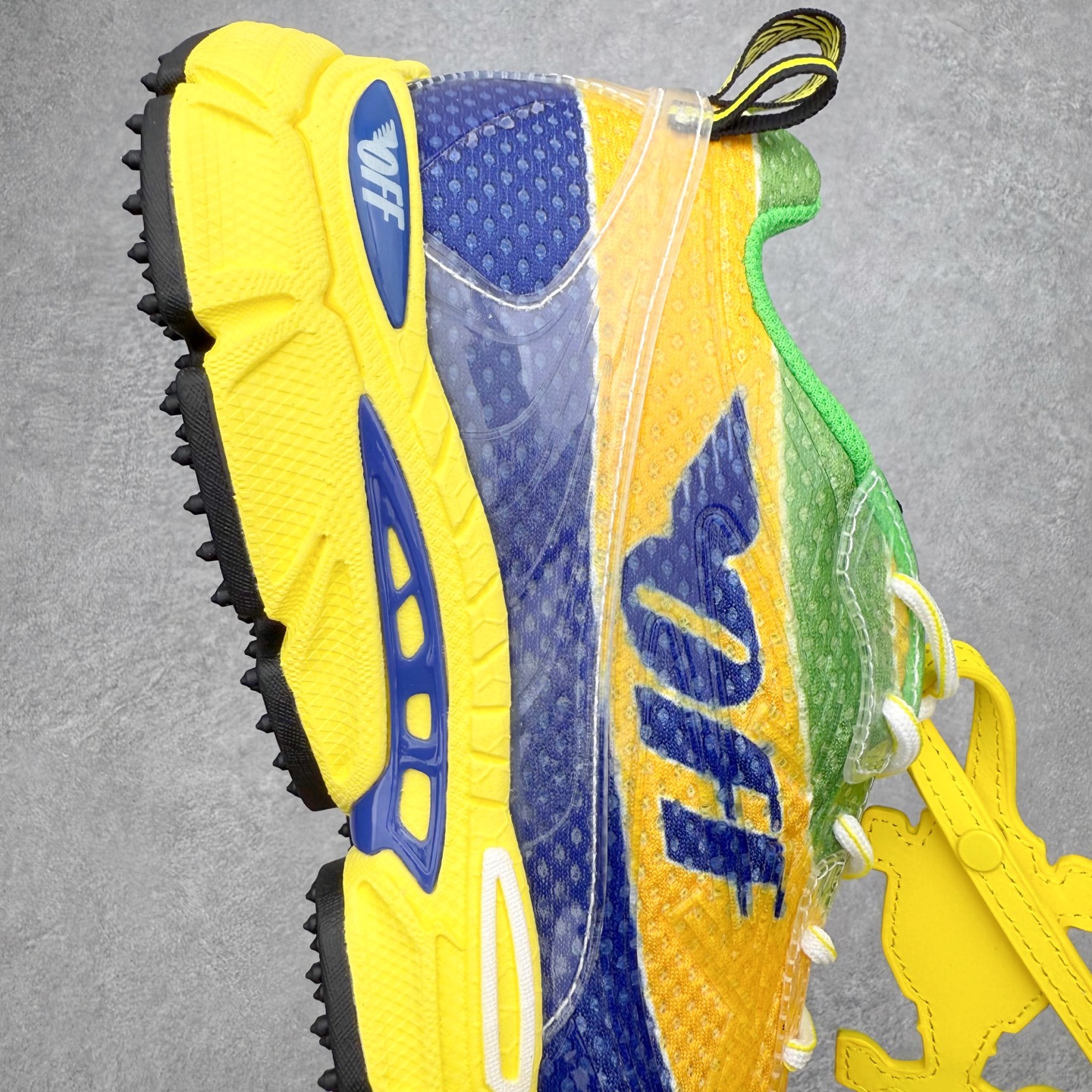 图片[6]-＃KX Off-White 2024年OW最新款跑鞋 #百分百原盒正确版 原楦原纸板数据开发 4层分离大底#鞋面采用3d立体打印和多种材料拼接而成#防滑耐磨透气性轻便跑鞋 作为曾经爆火 并且定位奢潮领域的标志性品牌 Off-White 仍需要不断更新符合当下潮流时尚的复古运动鞋款，以期收获基本盘消费者的关注 此次更新的 Off-White 新款运动鞋将经典复古老爹鞋细节设计更加夸张化 并将标志性箭头设计置于显著位置 除此之外 整个系列的色彩搭配也可谓纷繁多样 总有一款适合你 Off-White最新运动鞋款估计将在未来几个月登陆品牌专柜 喜欢的朋友切莫错过 尺码：36 37 38 39 40 41 42 43 44 45 46 47-选品中心