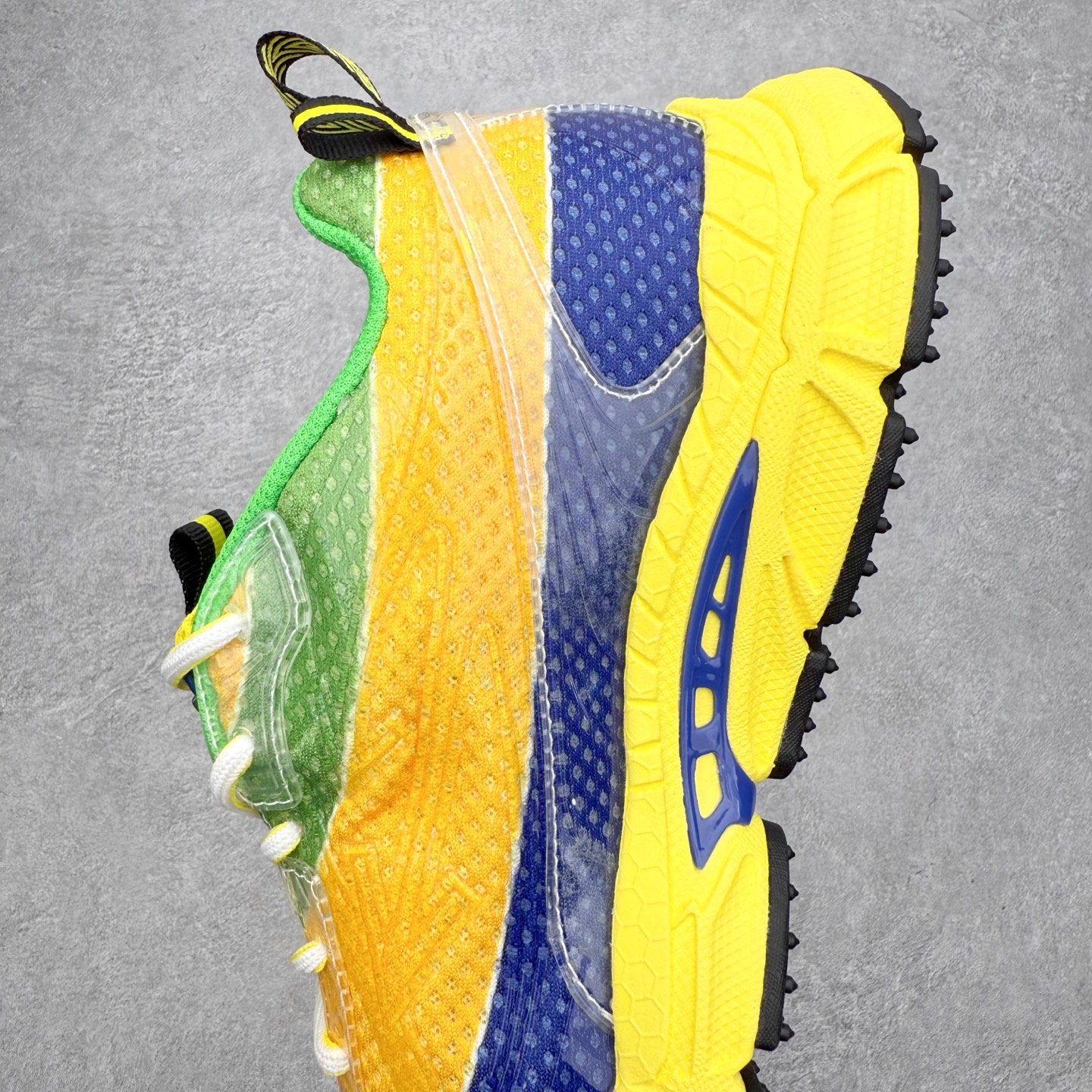 图片[7]-＃KX Off-White 2024年OW最新款跑鞋 #百分百原盒正确版 原楦原纸板数据开发 4层分离大底#鞋面采用3d立体打印和多种材料拼接而成#防滑耐磨透气性轻便跑鞋 作为曾经爆火 并且定位奢潮领域的标志性品牌 Off-White 仍需要不断更新符合当下潮流时尚的复古运动鞋款，以期收获基本盘消费者的关注 此次更新的 Off-White 新款运动鞋将经典复古老爹鞋细节设计更加夸张化 并将标志性箭头设计置于显著位置 除此之外 整个系列的色彩搭配也可谓纷繁多样 总有一款适合你 Off-White最新运动鞋款估计将在未来几个月登陆品牌专柜 喜欢的朋友切莫错过 尺码：36 37 38 39 40 41 42 43 44 45 46 47-选品中心