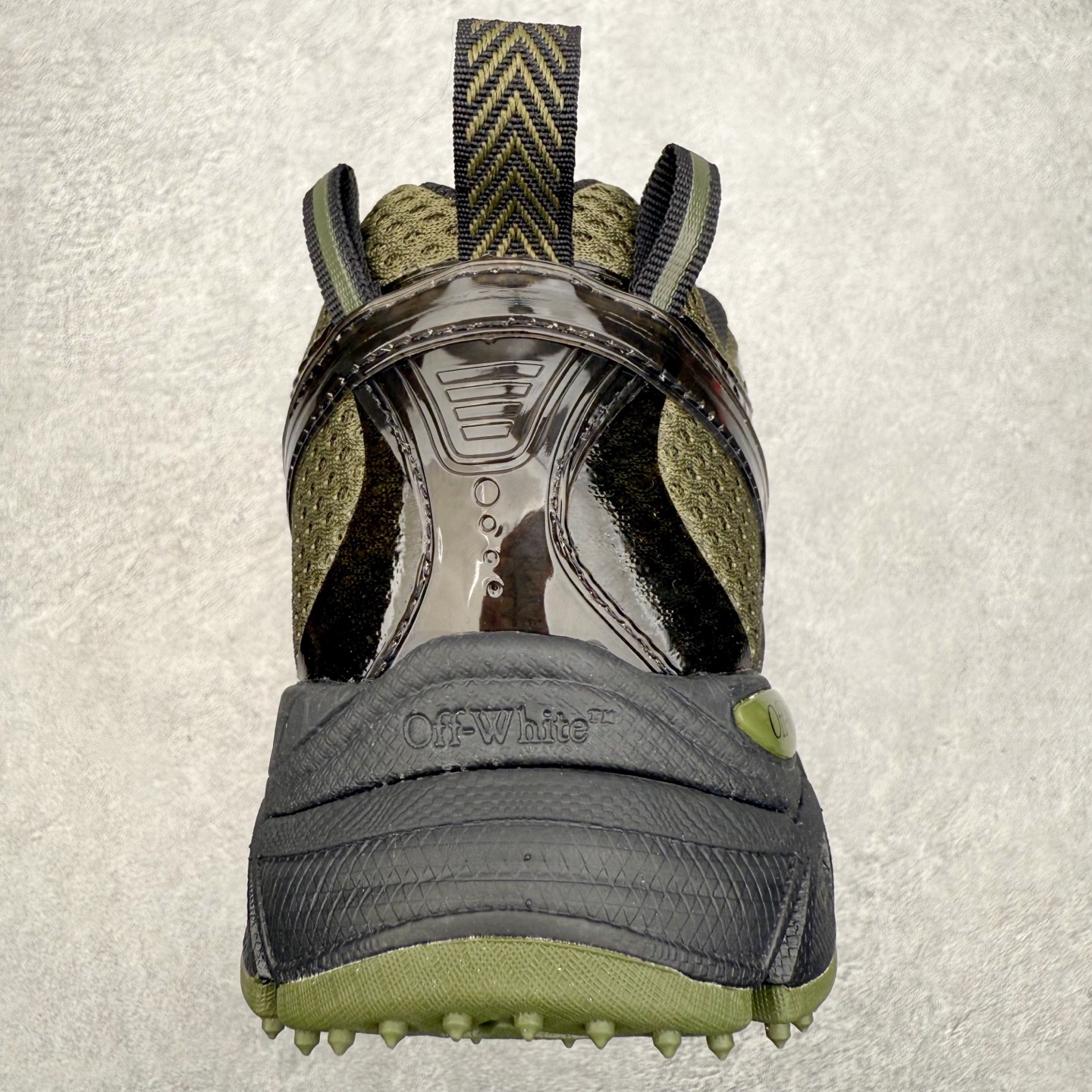 图片[8]-＃KX Off-White 2024年OW最新款跑鞋 #百分百原盒正确版 原楦原纸板数据开发 4层分离大底#鞋面采用3d立体打印和多种材料拼接而成#防滑耐磨透气性轻便跑鞋 作为曾经爆火 并且定位奢潮领域的标志性品牌 Off-White 仍需要不断更新符合当下潮流时尚的复古运动鞋款，以期收获基本盘消费者的关注 此次更新的 Off-White 新款运动鞋将经典复古老爹鞋细节设计更加夸张化 并将标志性箭头设计置于显著位置 除此之外 整个系列的色彩搭配也可谓纷繁多样 总有一款适合你 Off-White最新运动鞋款估计将在未来几个月登陆品牌专柜 喜欢的朋友切莫错过 尺码：36 37 38 39 40 41 42 43 44 45 46 47-选品中心