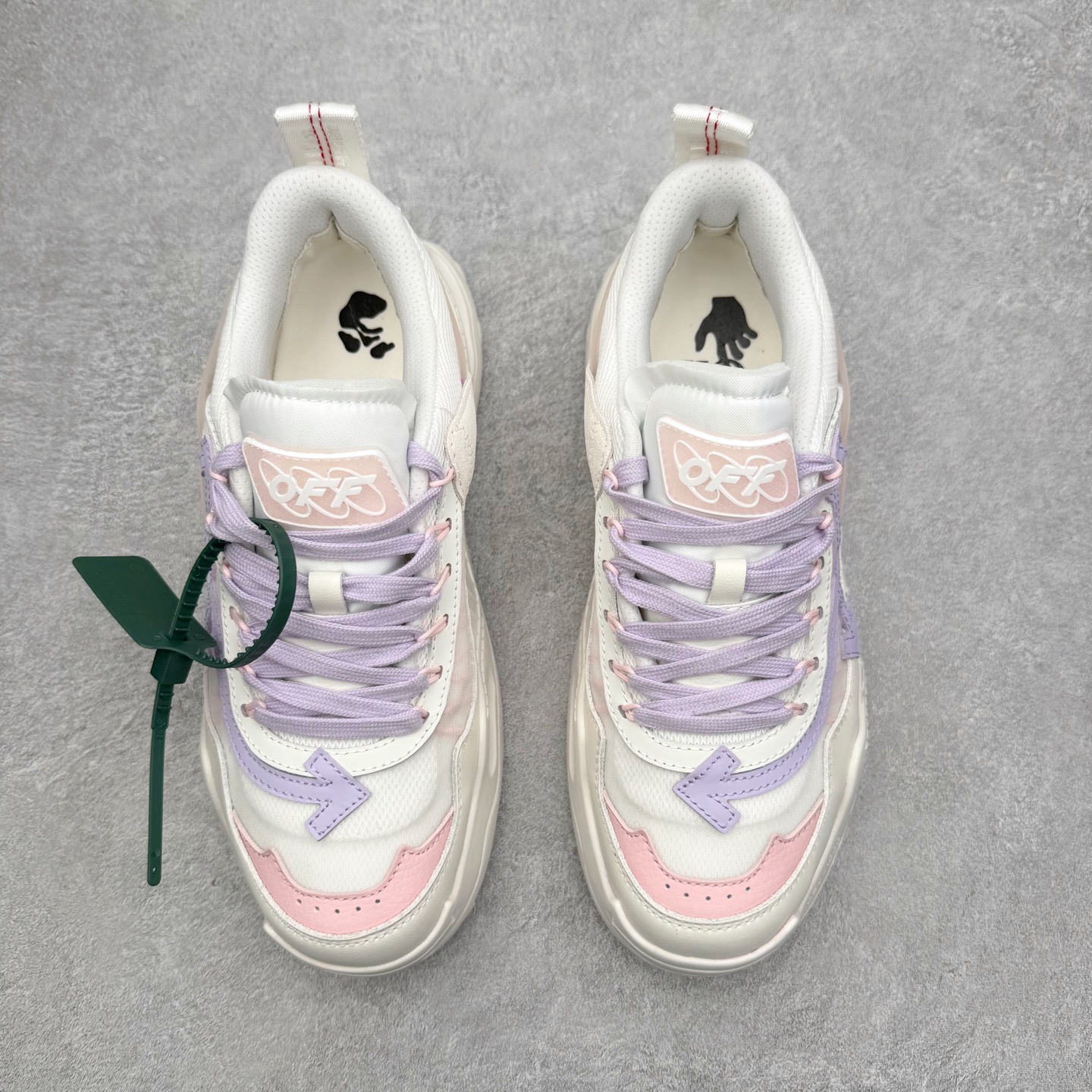 图片[2]-＃KX OFF-WHITE ODSY OW皮革缓震休闲运动鞋 春夏走秀款球鞋 所有配件均通过定做出产正品裁片 原版比例大箭头定制网眼布双拼牛皮进口机器针车 数控针距精准做工不输大牌里层为高密度透气网眼布/垫脚羊皮私模重工抓地橡胶底 后跟坡度最贴切原版鞋型脱模 厚底约4CM 原盒包装配 TPU大底 尺码：36 37 38 39 40 41 42 43 44 45 46 47-选品中心