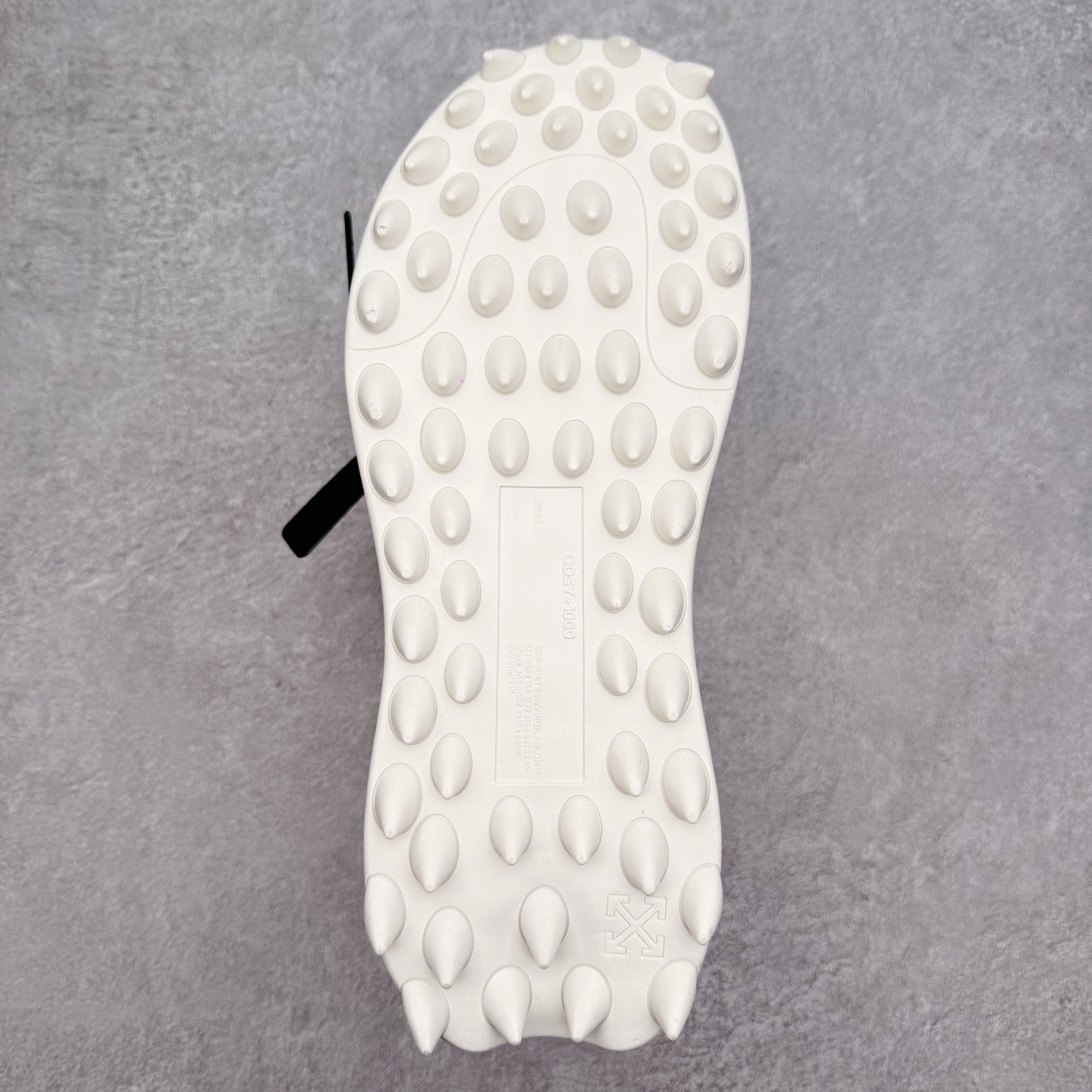 图片[9]-＃KX OFF-WHITE ODSY OW皮革缓震休闲运动鞋 春夏走秀款球鞋 所有配件均通过定做出产正品裁片 原版比例大箭头定制网眼布双拼牛皮进口机器针车 数控针距精准做工不输大牌里层为高密度透气网眼布/垫脚羊皮私模重工抓地橡胶底 后跟坡度最贴切原版鞋型脱模 厚底约4CM 原盒包装配 TPU大底 尺码：36 37 38 39 40 41 42 43 44 45 46 47-选品中心