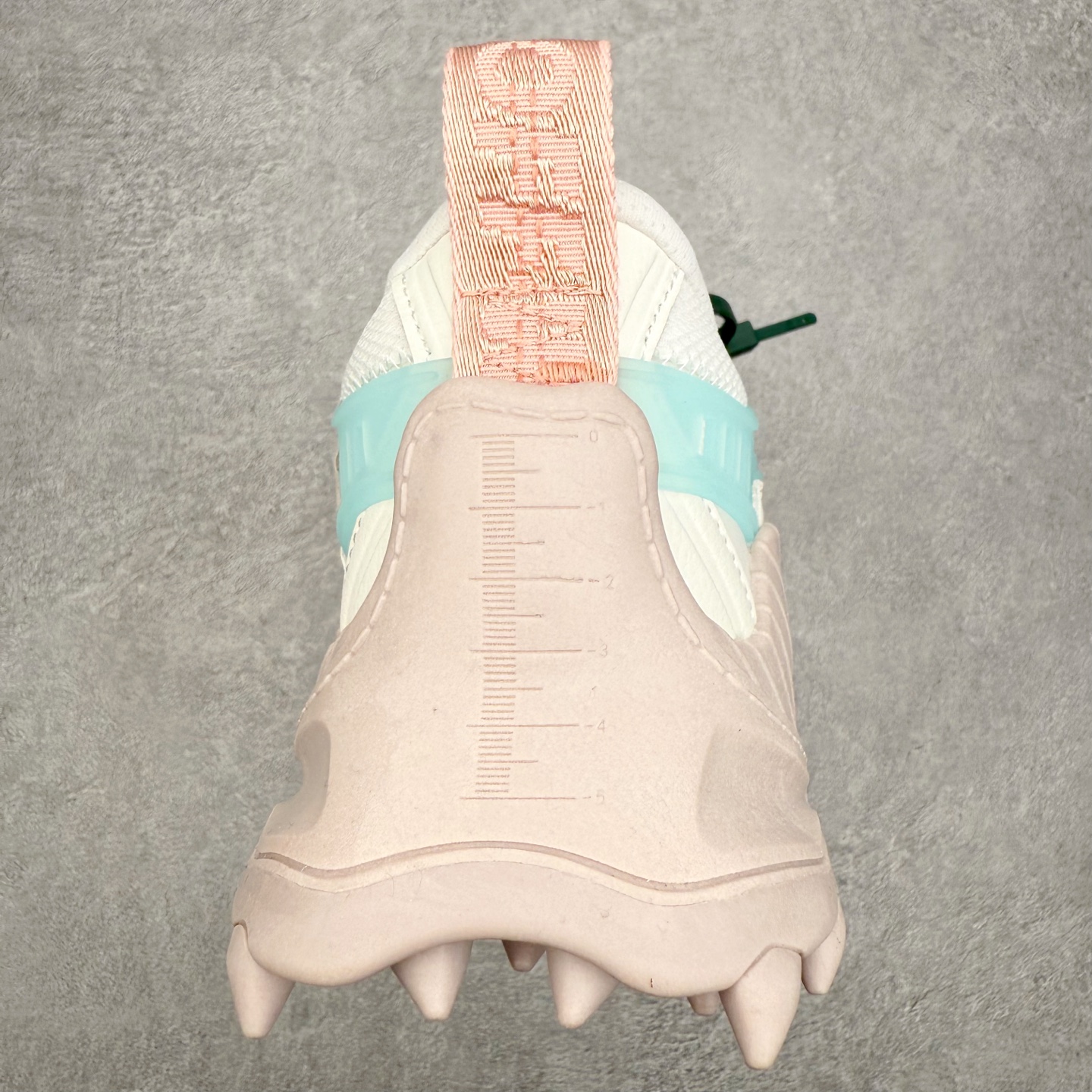 图片[8]-＃KX OFF-WHITE ODSY OW皮革缓震休闲运动鞋 春夏走秀款球鞋 所有配件均通过定做出产正品裁片 原版比例大箭头定制网眼布双拼牛皮进口机器针车 数控针距精准做工不输大牌里层为高密度透气网眼布/垫脚羊皮私模重工抓地橡胶底 后跟坡度最贴切原版鞋型脱模 厚底约4CM 原盒包装配 TPU大底 尺码：36 37 38 39 40 41 42 43 44 45 46 47-选品中心