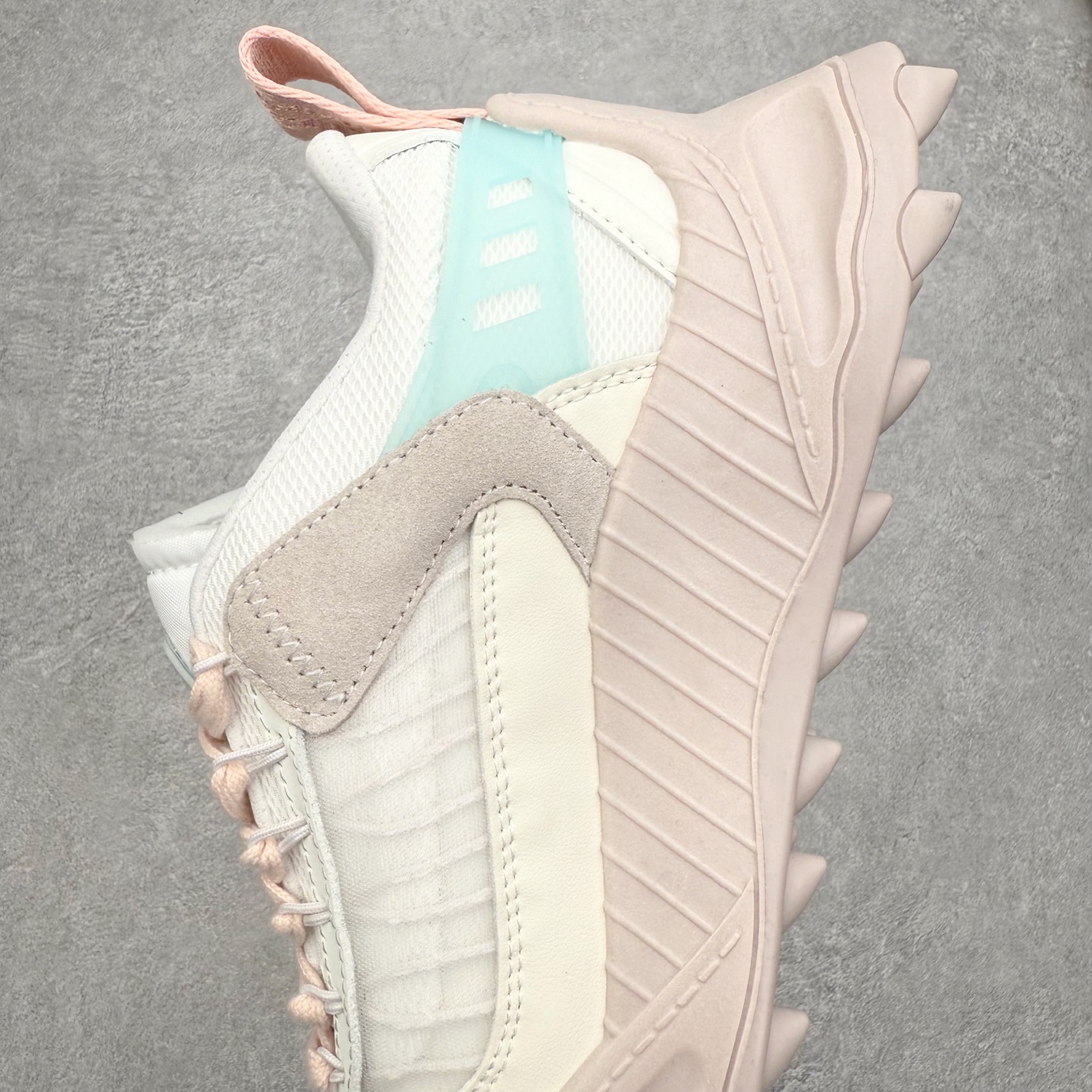 图片[7]-＃KX OFF-WHITE ODSY OW皮革缓震休闲运动鞋 春夏走秀款球鞋 所有配件均通过定做出产正品裁片 原版比例大箭头定制网眼布双拼牛皮进口机器针车 数控针距精准做工不输大牌里层为高密度透气网眼布/垫脚羊皮私模重工抓地橡胶底 后跟坡度最贴切原版鞋型脱模 厚底约4CM 原盒包装配 TPU大底 尺码：36 37 38 39 40 41 42 43 44 45 46 47-选品中心