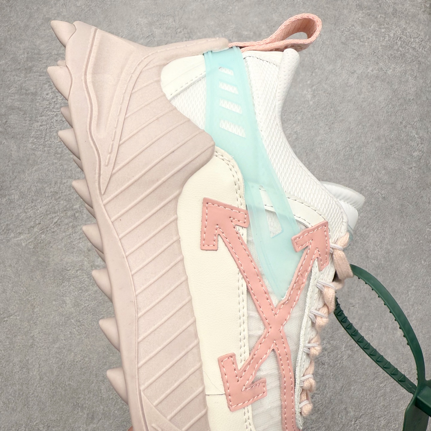 图片[6]-＃KX OFF-WHITE ODSY OW皮革缓震休闲运动鞋 春夏走秀款球鞋 所有配件均通过定做出产正品裁片 原版比例大箭头定制网眼布双拼牛皮进口机器针车 数控针距精准做工不输大牌里层为高密度透气网眼布/垫脚羊皮私模重工抓地橡胶底 后跟坡度最贴切原版鞋型脱模 厚底约4CM 原盒包装配 TPU大底 尺码：36 37 38 39 40 41 42 43 44 45 46 47-选品中心