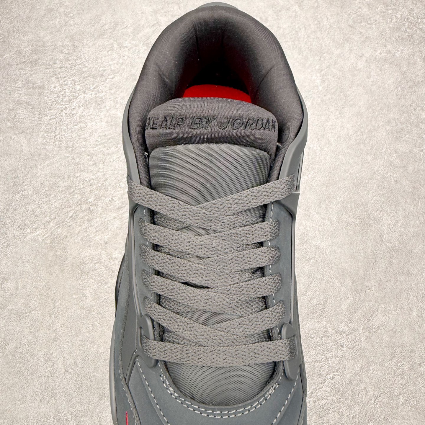 图片[5]-＃KZ纯原 Air Jordan AJ4 RM 重制版低帮复古篮球鞋 HF4334-004 亲自操刀耗时半年巨作 全套原纸板楦头开发 确保原汁原味 完美呈现版型 一比一鞋头弧度高度鞋身弧度 原厂TPU 正确内里网布 菱角分明不变形无多余毛边 柔软性质感一致于原鞋 原厂织唛标 原厂飞人电绣工艺 尾指中部跳三针 独家绑鞋带手法 印刷中底布 四线拉帮 米色美纹纸贴合固定 进口港宝加持 后跟自然饱满 全鞋荧光划线卡点 追求极致完美 每一双都是工艺品 多重QC质检 超越公司货的品控标准 实实在在的免检产品 采用了低帮的设计 并保留了众多AJ4的经典元素 鞋身以皮革、麂皮材质拼接打造 AJ4经典的TPU材质延伸至后跟 增强鞋款稳定性 而鞋身侧面的网格设计则被取消 尾部的NIKE AIR标志也得到保留 并同时带有飞人logo 中底部分同样搭载了可视AIR气垫 鞋底采用米白色中底和外底呈现 为整个设计收尾 尺码：36 36.5 37.5 38 38.5 39 40 40.5 41 42 42.5 43 44 44.5 45 46 47.5 48.5-选品中心