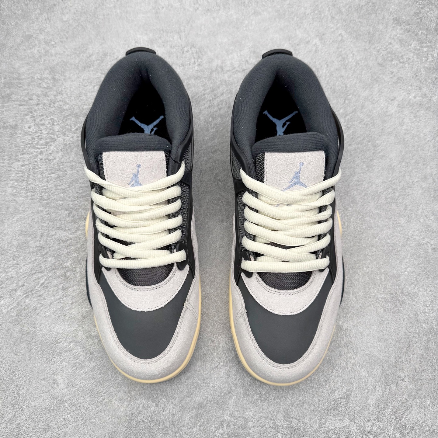 图片[2]-＃KZ纯原 Air Jordan AJ4 RM 重制版低帮复古篮球鞋 FQ7939-002 亲自操刀耗时半年巨作 全套原纸板楦头开发 确保原汁原味 完美呈现版型 一比一鞋头弧度高度鞋身弧度 原厂TPU 正确内里网布 菱角分明不变形无多余毛边 柔软性质感一致于原鞋 原厂织唛标 原厂飞人电绣工艺 尾指中部跳三针 独家绑鞋带手法 印刷中底布 四线拉帮 米色美纹纸贴合固定 进口港宝加持 后跟自然饱满 全鞋荧光划线卡点 追求极致完美 每一双都是工艺品 多重QC质检 超越公司货的品控标准 实实在在的免检产品 采用了低帮的设计 并保留了众多AJ4的经典元素 鞋身以皮革、麂皮材质拼接打造 AJ4经典的TPU材质延伸至后跟 增强鞋款稳定性 而鞋身侧面的网格设计则被取消 尾部的NIKE AIR标志也得到保留 并同时带有飞人logo 中底部分同样搭载了可视AIR气垫 鞋底采用米白色中底和外底呈现 为整个设计收尾 尺码：36 36.5 37.5 38 38.5 39 40 40.5 41 42 42.5 43 44 44.5 45 46 47.5 48.5-选品中心