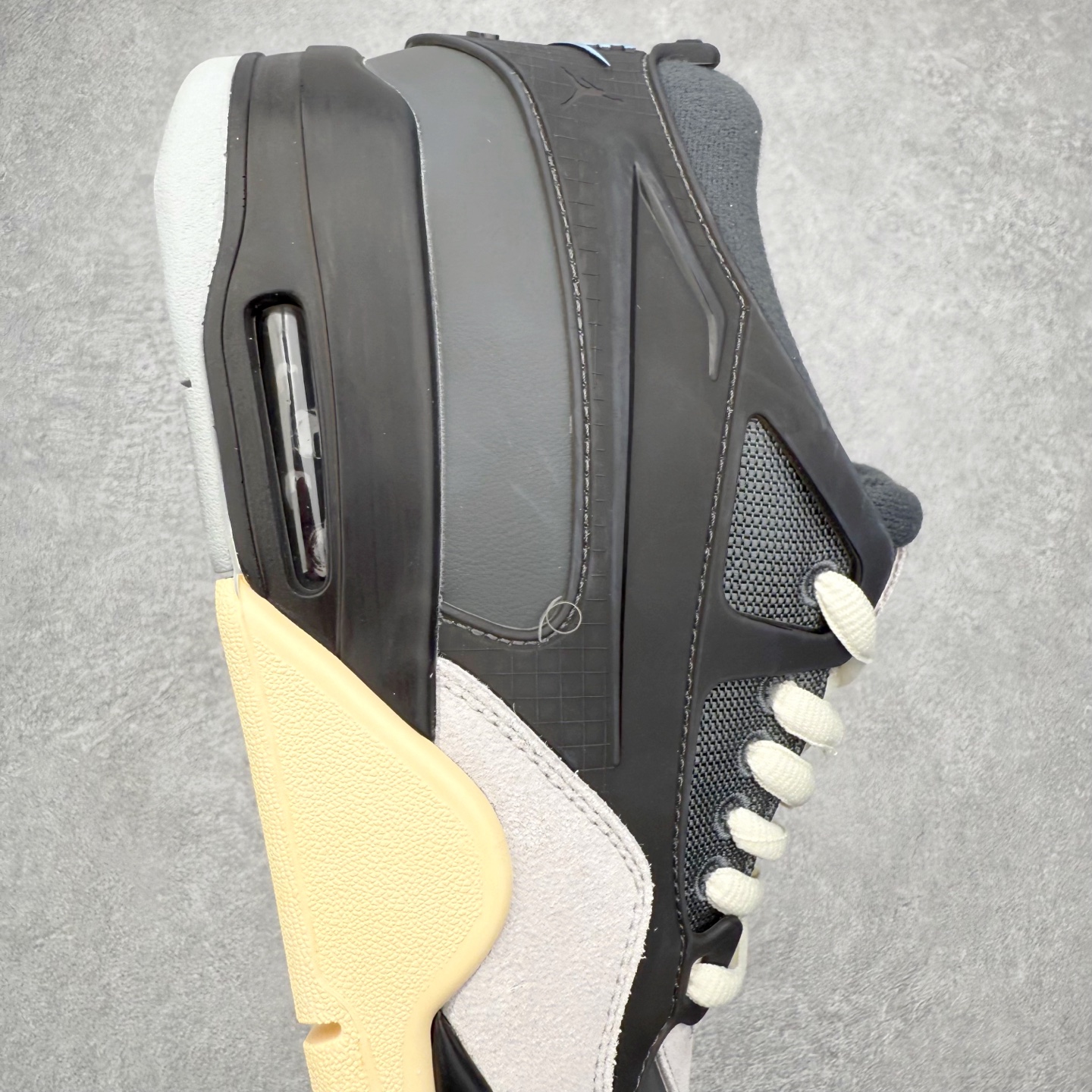 图片[6]-＃KZ纯原 Air Jordan AJ4 RM 重制版低帮复古篮球鞋 FQ7939-002 亲自操刀耗时半年巨作 全套原纸板楦头开发 确保原汁原味 完美呈现版型 一比一鞋头弧度高度鞋身弧度 原厂TPU 正确内里网布 菱角分明不变形无多余毛边 柔软性质感一致于原鞋 原厂织唛标 原厂飞人电绣工艺 尾指中部跳三针 独家绑鞋带手法 印刷中底布 四线拉帮 米色美纹纸贴合固定 进口港宝加持 后跟自然饱满 全鞋荧光划线卡点 追求极致完美 每一双都是工艺品 多重QC质检 超越公司货的品控标准 实实在在的免检产品 采用了低帮的设计 并保留了众多AJ4的经典元素 鞋身以皮革、麂皮材质拼接打造 AJ4经典的TPU材质延伸至后跟 增强鞋款稳定性 而鞋身侧面的网格设计则被取消 尾部的NIKE AIR标志也得到保留 并同时带有飞人logo 中底部分同样搭载了可视AIR气垫 鞋底采用米白色中底和外底呈现 为整个设计收尾 尺码：36 36.5 37.5 38 38.5 39 40 40.5 41 42 42.5 43 44 44.5 45 46 47.5 48.5-选品中心