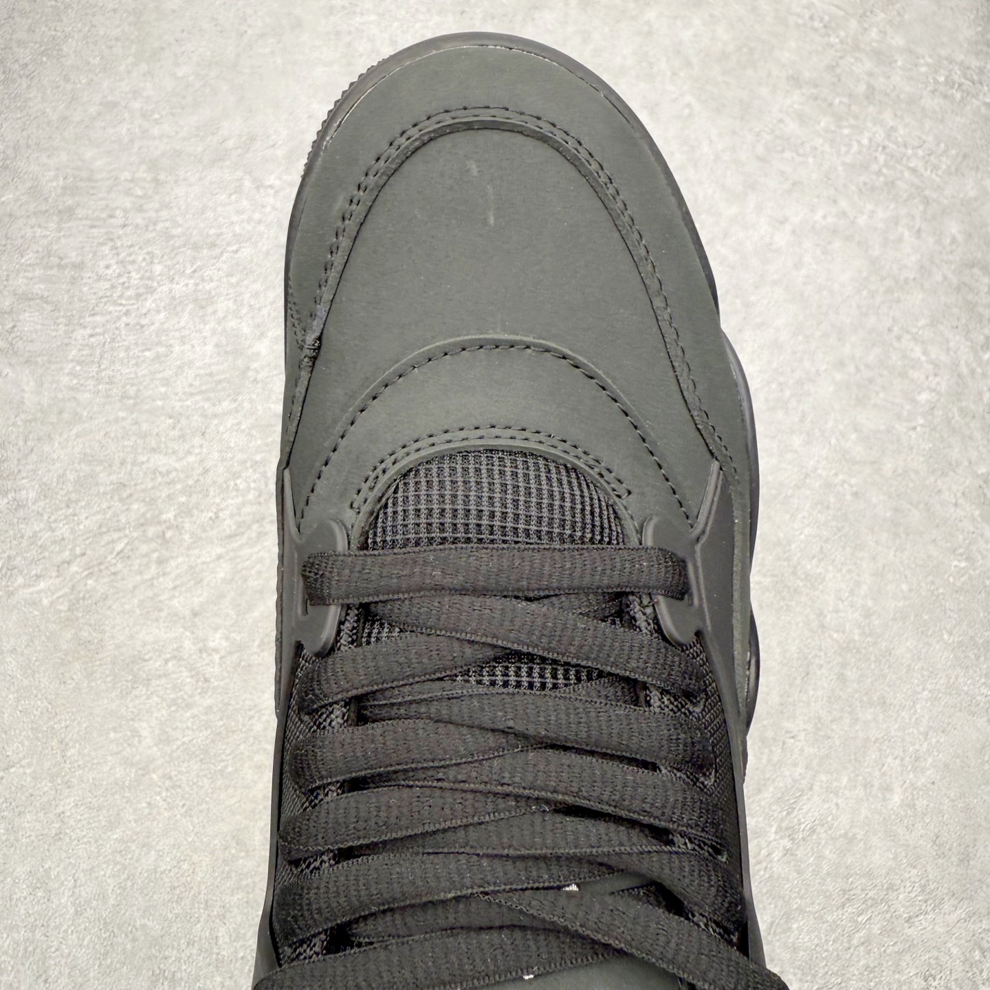 图片[4]-＃KZ纯原 Air Jordan AJ4 RM 重制版低帮复古篮球鞋 FQ7939-004 亲自操刀耗时半年巨作 全套原纸板楦头开发 确保原汁原味 完美呈现版型 一比一鞋头弧度高度鞋身弧度 原厂TPU 正确内里网布 菱角分明不变形无多余毛边 柔软性质感一致于原鞋 原厂织唛标 原厂飞人电绣工艺 尾指中部跳三针 独家绑鞋带手法 印刷中底布 四线拉帮 米色美纹纸贴合固定 进口港宝加持 后跟自然饱满 全鞋荧光划线卡点 追求极致完美 每一双都是工艺品 多重QC质检 超越公司货的品控标准 实实在在的免检产品 采用了低帮的设计 并保留了众多AJ4的经典元素 鞋身以皮革、麂皮材质拼接打造 AJ4经典的TPU材质延伸至后跟 增强鞋款稳定性 而鞋身侧面的网格设计则被取消 尾部的NIKE AIR标志也得到保留 并同时带有飞人logo 中底部分同样搭载了可视AIR气垫 鞋底采用米白色中底和外底呈现 为整个设计收尾 尺码：36 36.5 37.5 38 38.5 39 40 40.5 41 42 42.5 43 44 44.5 45 46 47.5 48.5-选品中心