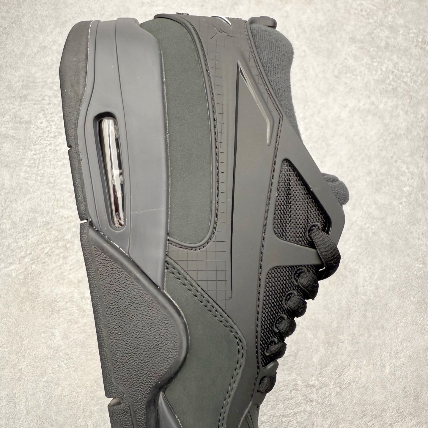 图片[6]-＃KZ纯原 Air Jordan AJ4 RM 重制版低帮复古篮球鞋 FQ7939-004 亲自操刀耗时半年巨作 全套原纸板楦头开发 确保原汁原味 完美呈现版型 一比一鞋头弧度高度鞋身弧度 原厂TPU 正确内里网布 菱角分明不变形无多余毛边 柔软性质感一致于原鞋 原厂织唛标 原厂飞人电绣工艺 尾指中部跳三针 独家绑鞋带手法 印刷中底布 四线拉帮 米色美纹纸贴合固定 进口港宝加持 后跟自然饱满 全鞋荧光划线卡点 追求极致完美 每一双都是工艺品 多重QC质检 超越公司货的品控标准 实实在在的免检产品 采用了低帮的设计 并保留了众多AJ4的经典元素 鞋身以皮革、麂皮材质拼接打造 AJ4经典的TPU材质延伸至后跟 增强鞋款稳定性 而鞋身侧面的网格设计则被取消 尾部的NIKE AIR标志也得到保留 并同时带有飞人logo 中底部分同样搭载了可视AIR气垫 鞋底采用米白色中底和外底呈现 为整个设计收尾 尺码：36 36.5 37.5 38 38.5 39 40 40.5 41 42 42.5 43 44 44.5 45 46 47.5 48.5-选品中心