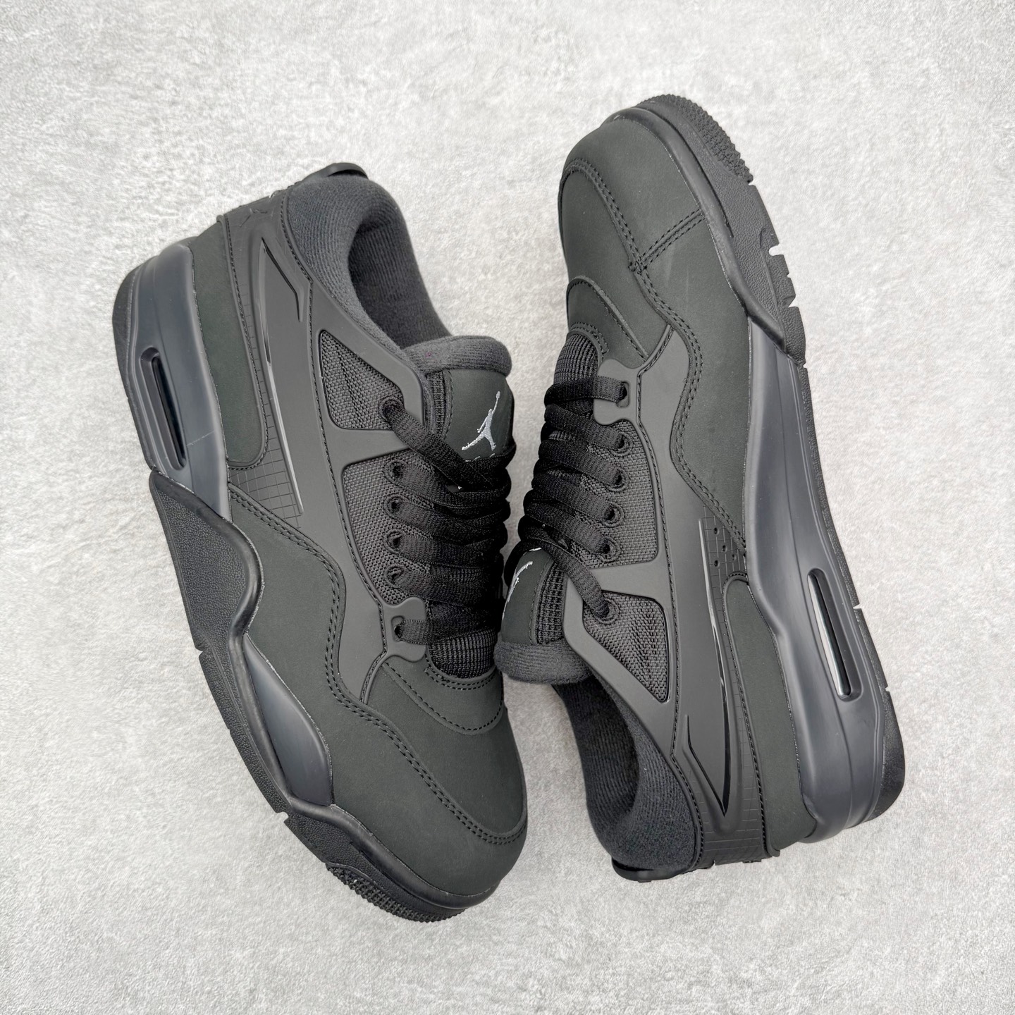 图片[3]-＃KZ纯原 Air Jordan AJ4 RM 重制版低帮复古篮球鞋 FQ7939-004 亲自操刀耗时半年巨作 全套原纸板楦头开发 确保原汁原味 完美呈现版型 一比一鞋头弧度高度鞋身弧度 原厂TPU 正确内里网布 菱角分明不变形无多余毛边 柔软性质感一致于原鞋 原厂织唛标 原厂飞人电绣工艺 尾指中部跳三针 独家绑鞋带手法 印刷中底布 四线拉帮 米色美纹纸贴合固定 进口港宝加持 后跟自然饱满 全鞋荧光划线卡点 追求极致完美 每一双都是工艺品 多重QC质检 超越公司货的品控标准 实实在在的免检产品 采用了低帮的设计 并保留了众多AJ4的经典元素 鞋身以皮革、麂皮材质拼接打造 AJ4经典的TPU材质延伸至后跟 增强鞋款稳定性 而鞋身侧面的网格设计则被取消 尾部的NIKE AIR标志也得到保留 并同时带有飞人logo 中底部分同样搭载了可视AIR气垫 鞋底采用米白色中底和外底呈现 为整个设计收尾 尺码：36 36.5 37.5 38 38.5 39 40 40.5 41 42 42.5 43 44 44.5 45 46 47.5 48.5-选品中心