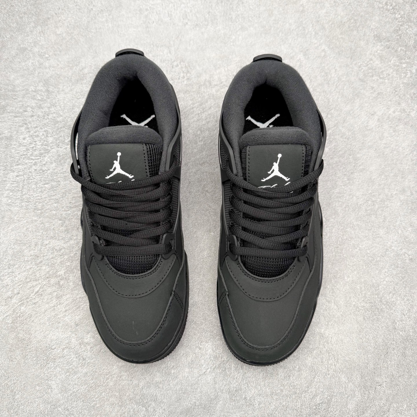 图片[2]-＃KZ纯原 Air Jordan AJ4 RM 重制版低帮复古篮球鞋 FQ7939-004 亲自操刀耗时半年巨作 全套原纸板楦头开发 确保原汁原味 完美呈现版型 一比一鞋头弧度高度鞋身弧度 原厂TPU 正确内里网布 菱角分明不变形无多余毛边 柔软性质感一致于原鞋 原厂织唛标 原厂飞人电绣工艺 尾指中部跳三针 独家绑鞋带手法 印刷中底布 四线拉帮 米色美纹纸贴合固定 进口港宝加持 后跟自然饱满 全鞋荧光划线卡点 追求极致完美 每一双都是工艺品 多重QC质检 超越公司货的品控标准 实实在在的免检产品 采用了低帮的设计 并保留了众多AJ4的经典元素 鞋身以皮革、麂皮材质拼接打造 AJ4经典的TPU材质延伸至后跟 增强鞋款稳定性 而鞋身侧面的网格设计则被取消 尾部的NIKE AIR标志也得到保留 并同时带有飞人logo 中底部分同样搭载了可视AIR气垫 鞋底采用米白色中底和外底呈现 为整个设计收尾 尺码：36 36.5 37.5 38 38.5 39 40 40.5 41 42 42.5 43 44 44.5 45 46 47.5 48.5-选品中心