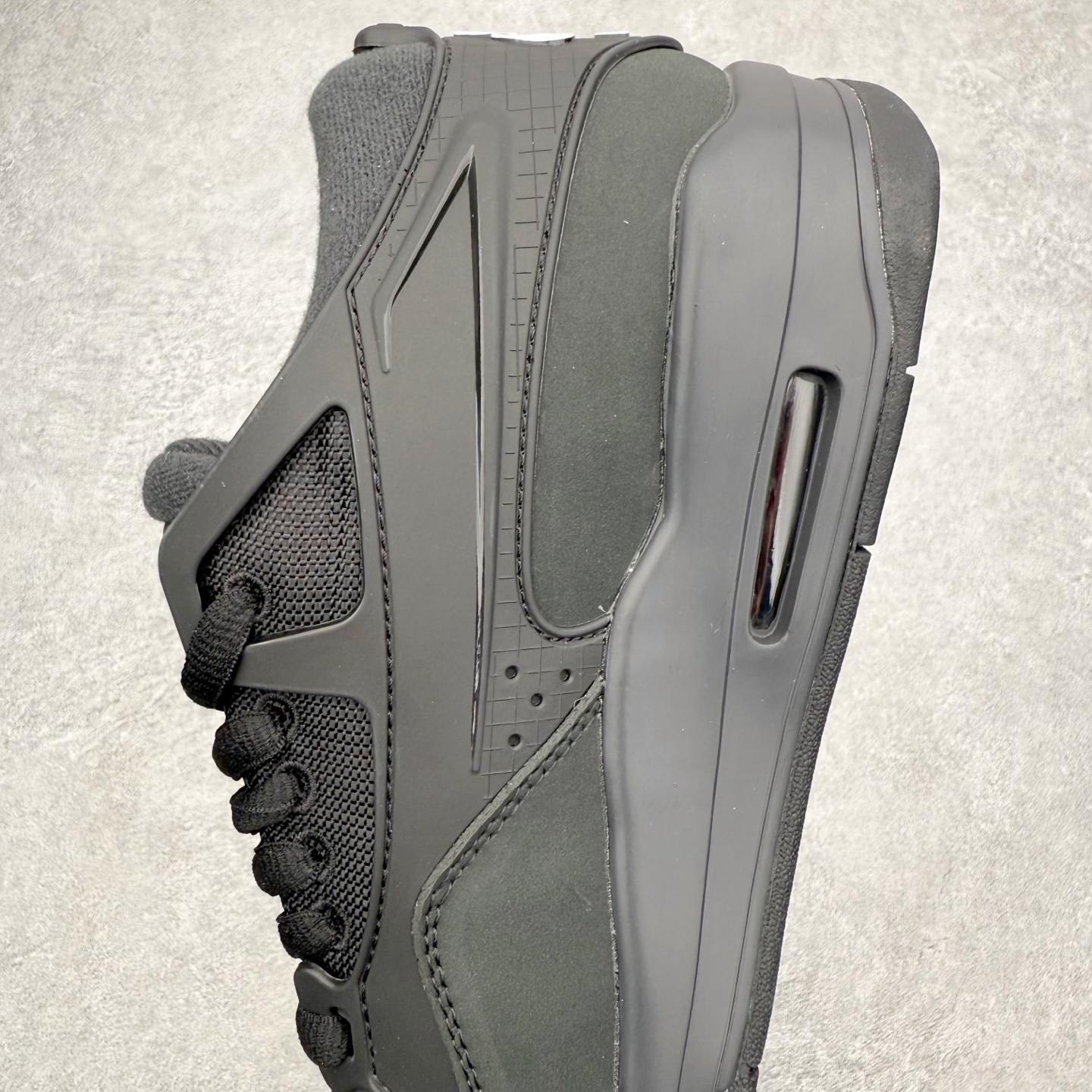 图片[7]-＃KZ纯原 Air Jordan AJ4 RM 重制版低帮复古篮球鞋 FQ7939-004 亲自操刀耗时半年巨作 全套原纸板楦头开发 确保原汁原味 完美呈现版型 一比一鞋头弧度高度鞋身弧度 原厂TPU 正确内里网布 菱角分明不变形无多余毛边 柔软性质感一致于原鞋 原厂织唛标 原厂飞人电绣工艺 尾指中部跳三针 独家绑鞋带手法 印刷中底布 四线拉帮 米色美纹纸贴合固定 进口港宝加持 后跟自然饱满 全鞋荧光划线卡点 追求极致完美 每一双都是工艺品 多重QC质检 超越公司货的品控标准 实实在在的免检产品 采用了低帮的设计 并保留了众多AJ4的经典元素 鞋身以皮革、麂皮材质拼接打造 AJ4经典的TPU材质延伸至后跟 增强鞋款稳定性 而鞋身侧面的网格设计则被取消 尾部的NIKE AIR标志也得到保留 并同时带有飞人logo 中底部分同样搭载了可视AIR气垫 鞋底采用米白色中底和外底呈现 为整个设计收尾 尺码：36 36.5 37.5 38 38.5 39 40 40.5 41 42 42.5 43 44 44.5 45 46 47.5 48.5-选品中心