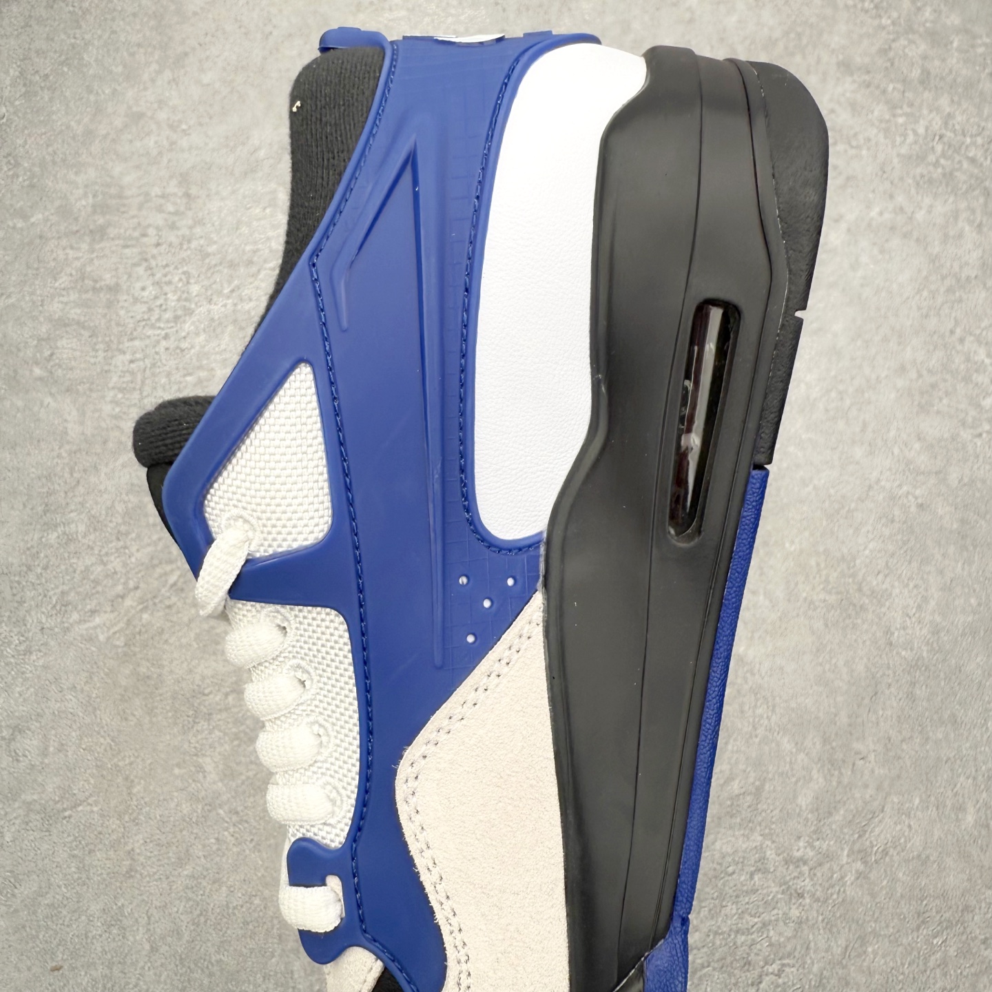 图片[7]-＃KZ纯原 Air Jordan AJ4 RM 重制版低帮复古篮球鞋 FQ7939-140 亲自操刀耗时半年巨作 全套原纸板楦头开发 确保原汁原味 完美呈现版型 一比一鞋头弧度高度鞋身弧度 原厂TPU 正确内里网布 菱角分明不变形无多余毛边 柔软性质感一致于原鞋 原厂织唛标 原厂飞人电绣工艺 尾指中部跳三针 独家绑鞋带手法 印刷中底布 四线拉帮 米色美纹纸贴合固定 进口港宝加持 后跟自然饱满 全鞋荧光划线卡点 追求极致完美 每一双都是工艺品 多重QC质检 超越公司货的品控标准 实实在在的免检产品 采用了低帮的设计 并保留了众多AJ4的经典元素 鞋身以皮革、麂皮材质拼接打造 AJ4经典的TPU材质延伸至后跟 增强鞋款稳定性 而鞋身侧面的网格设计则被取消 尾部的NIKE AIR标志也得到保留 并同时带有飞人logo 中底部分同样搭载了可视AIR气垫 鞋底采用米白色中底和外底呈现 为整个设计收尾 尺码：36 36.5 37.5 38 38.5 39 40 40.5 41 42 42.5 43 44 44.5 45 46 47.5 48.5-选品中心