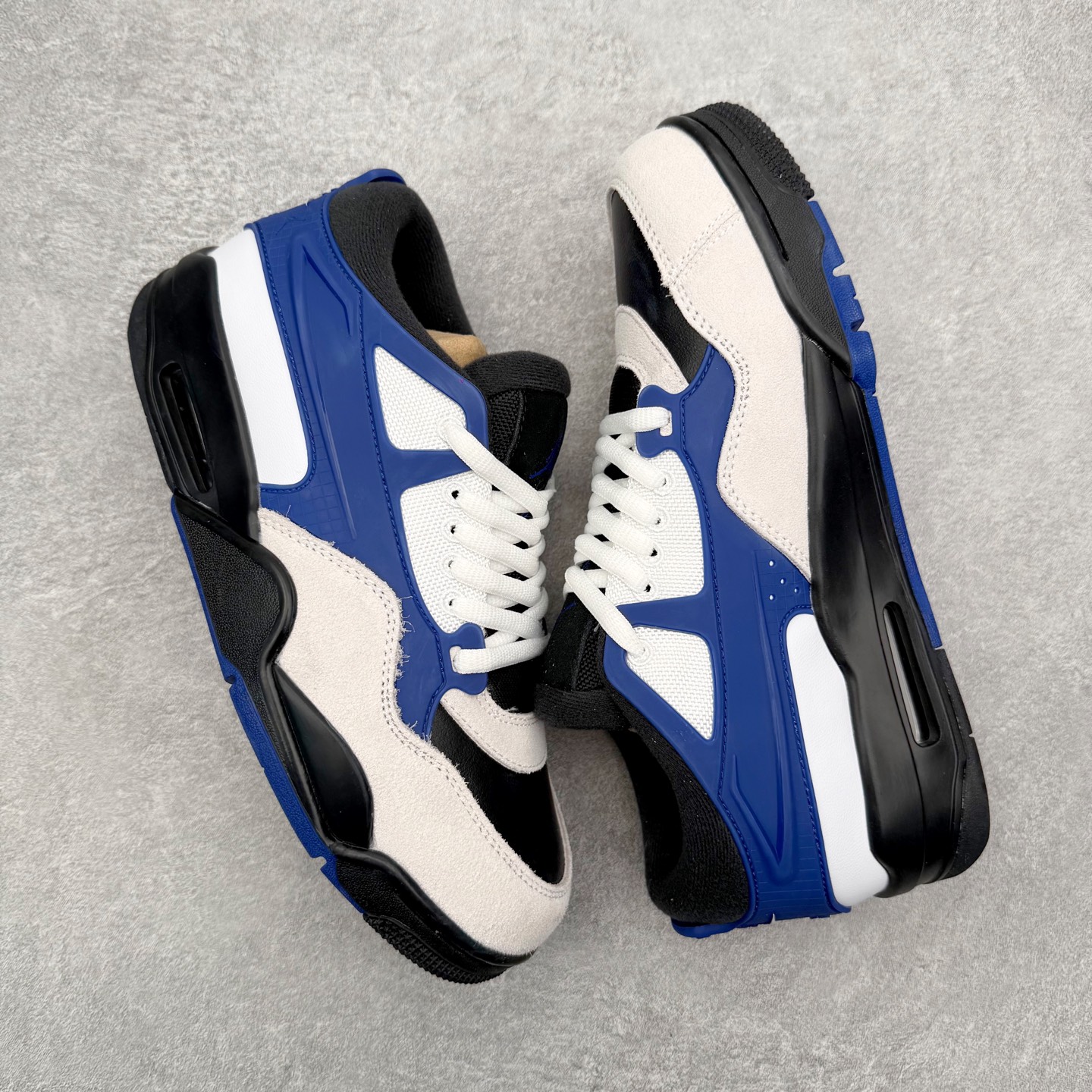 图片[3]-＃KZ纯原 Air Jordan AJ4 RM 重制版低帮复古篮球鞋 FQ7939-140 亲自操刀耗时半年巨作 全套原纸板楦头开发 确保原汁原味 完美呈现版型 一比一鞋头弧度高度鞋身弧度 原厂TPU 正确内里网布 菱角分明不变形无多余毛边 柔软性质感一致于原鞋 原厂织唛标 原厂飞人电绣工艺 尾指中部跳三针 独家绑鞋带手法 印刷中底布 四线拉帮 米色美纹纸贴合固定 进口港宝加持 后跟自然饱满 全鞋荧光划线卡点 追求极致完美 每一双都是工艺品 多重QC质检 超越公司货的品控标准 实实在在的免检产品 采用了低帮的设计 并保留了众多AJ4的经典元素 鞋身以皮革、麂皮材质拼接打造 AJ4经典的TPU材质延伸至后跟 增强鞋款稳定性 而鞋身侧面的网格设计则被取消 尾部的NIKE AIR标志也得到保留 并同时带有飞人logo 中底部分同样搭载了可视AIR气垫 鞋底采用米白色中底和外底呈现 为整个设计收尾 尺码：36 36.5 37.5 38 38.5 39 40 40.5 41 42 42.5 43 44 44.5 45 46 47.5 48.5-选品中心