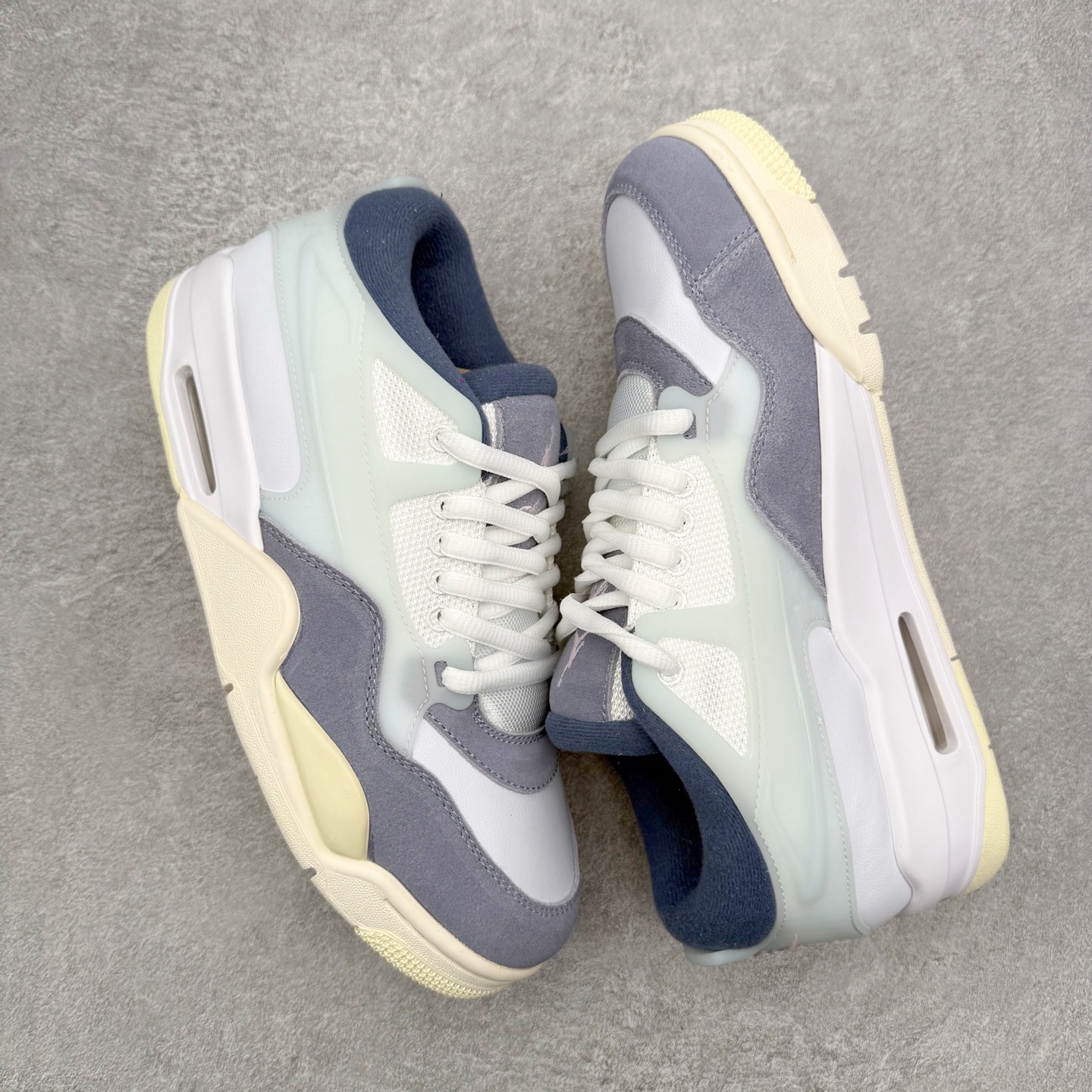 图片[3]-＃KZ纯原 Air Jordan AJ4 RM 重制版低帮复古篮球鞋 FQ7939-101 亲自操刀耗时半年巨作 全套原纸板楦头开发 确保原汁原味 完美呈现版型 一比一鞋头弧度高度鞋身弧度 原厂TPU 正确内里网布 菱角分明不变形无多余毛边 柔软性质感一致于原鞋 原厂织唛标 原厂飞人电绣工艺 尾指中部跳三针 独家绑鞋带手法 印刷中底布 四线拉帮 米色美纹纸贴合固定 进口港宝加持 后跟自然饱满 全鞋荧光划线卡点 追求极致完美 每一双都是工艺品 多重QC质检 超越公司货的品控标准 实实在在的免检产品 采用了低帮的设计 并保留了众多AJ4的经典元素 鞋身以皮革、麂皮材质拼接打造 AJ4经典的TPU材质延伸至后跟 增强鞋款稳定性 而鞋身侧面的网格设计则被取消 尾部的NIKE AIR标志也得到保留 并同时带有飞人logo 中底部分同样搭载了可视AIR气垫 鞋底采用米白色中底和外底呈现 为整个设计收尾 尺码：36 36.5 37.5 38 38.5 39 40 40.5 41 42 42.5 43 44 44.5 45 46 47.5 48.5-选品中心