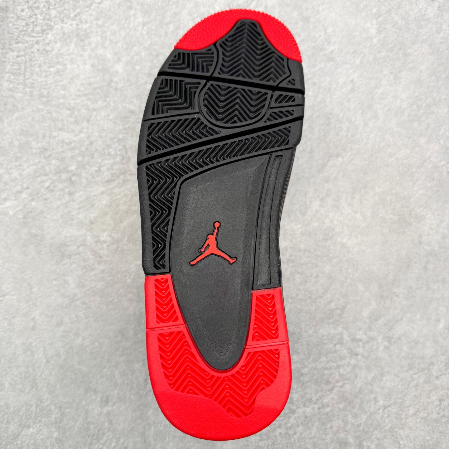 图片[9]-＃KZ纯原 Air Jordan AJ4 RM 重制版低帮复古篮球鞋 FQ7938-060 亲自操刀耗时半年巨作 全套原纸板楦头开发 确保原汁原味 完美呈现版型 一比一鞋头弧度高度鞋身弧度 原厂TPU 正确内里网布 菱角分明不变形无多余毛边 柔软性质感一致于原鞋 原厂织唛标 原厂飞人电绣工艺 尾指中部跳三针 独家绑鞋带手法 印刷中底布 四线拉帮 米色美纹纸贴合固定 进口港宝加持 后跟自然饱满 全鞋荧光划线卡点 追求极致完美 每一双都是工艺品 多重QC质检 超越公司货的品控标准 实实在在的免检产品 采用了低帮的设计 并保留了众多AJ4的经典元素 鞋身以皮革、麂皮材质拼接打造 AJ4经典的TPU材质延伸至后跟 增强鞋款稳定性 而鞋身侧面的网格设计则被取消 尾部的NIKE AIR标志也得到保留 并同时带有飞人logo 中底部分同样搭载了可视AIR气垫 鞋底采用米白色中底和外底呈现 为整个设计收尾 尺码：36 36.5 37.5 38 38.5 39 40 40.5 41 42 42.5 43 44 44.5 45 46 47.5 48.5-选品中心