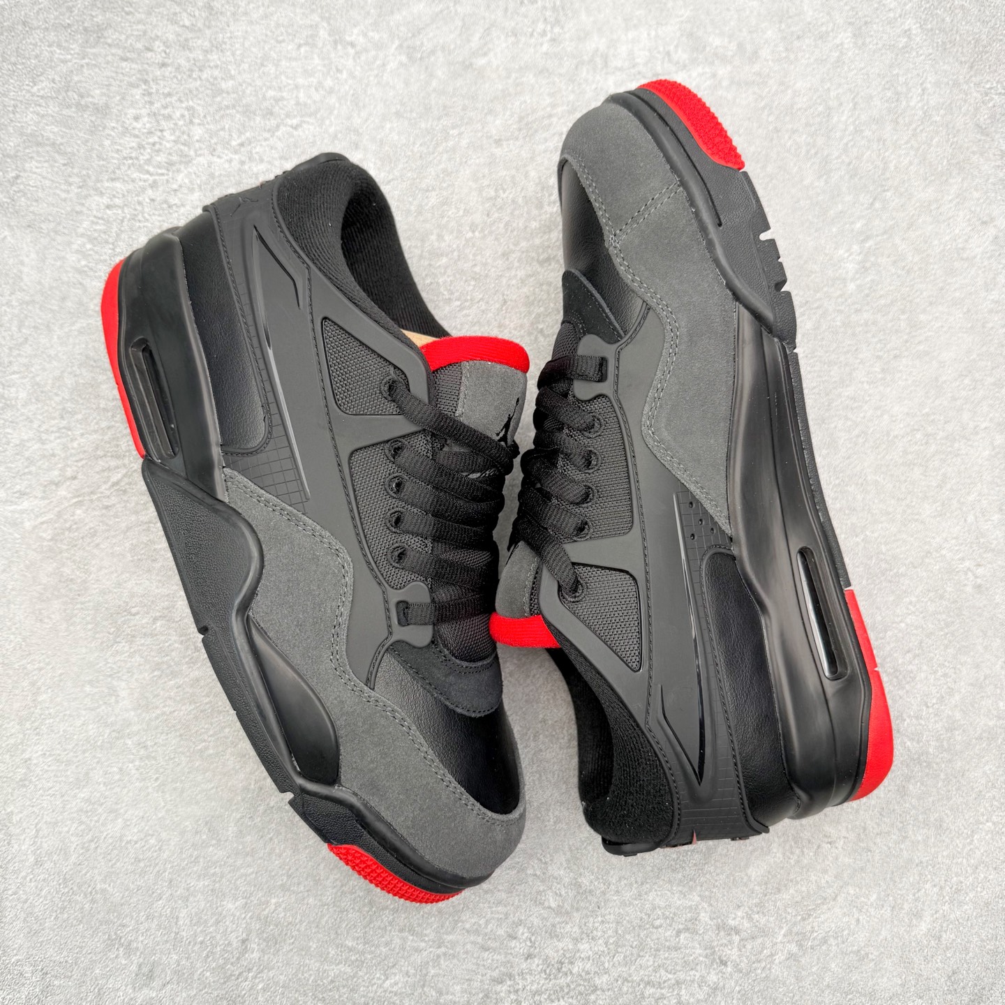 图片[3]-＃KZ纯原 Air Jordan AJ4 RM 重制版低帮复古篮球鞋 FQ7938-060 亲自操刀耗时半年巨作 全套原纸板楦头开发 确保原汁原味 完美呈现版型 一比一鞋头弧度高度鞋身弧度 原厂TPU 正确内里网布 菱角分明不变形无多余毛边 柔软性质感一致于原鞋 原厂织唛标 原厂飞人电绣工艺 尾指中部跳三针 独家绑鞋带手法 印刷中底布 四线拉帮 米色美纹纸贴合固定 进口港宝加持 后跟自然饱满 全鞋荧光划线卡点 追求极致完美 每一双都是工艺品 多重QC质检 超越公司货的品控标准 实实在在的免检产品 采用了低帮的设计 并保留了众多AJ4的经典元素 鞋身以皮革、麂皮材质拼接打造 AJ4经典的TPU材质延伸至后跟 增强鞋款稳定性 而鞋身侧面的网格设计则被取消 尾部的NIKE AIR标志也得到保留 并同时带有飞人logo 中底部分同样搭载了可视AIR气垫 鞋底采用米白色中底和外底呈现 为整个设计收尾 尺码：36 36.5 37.5 38 38.5 39 40 40.5 41 42 42.5 43 44 44.5 45 46 47.5 48.5-选品中心