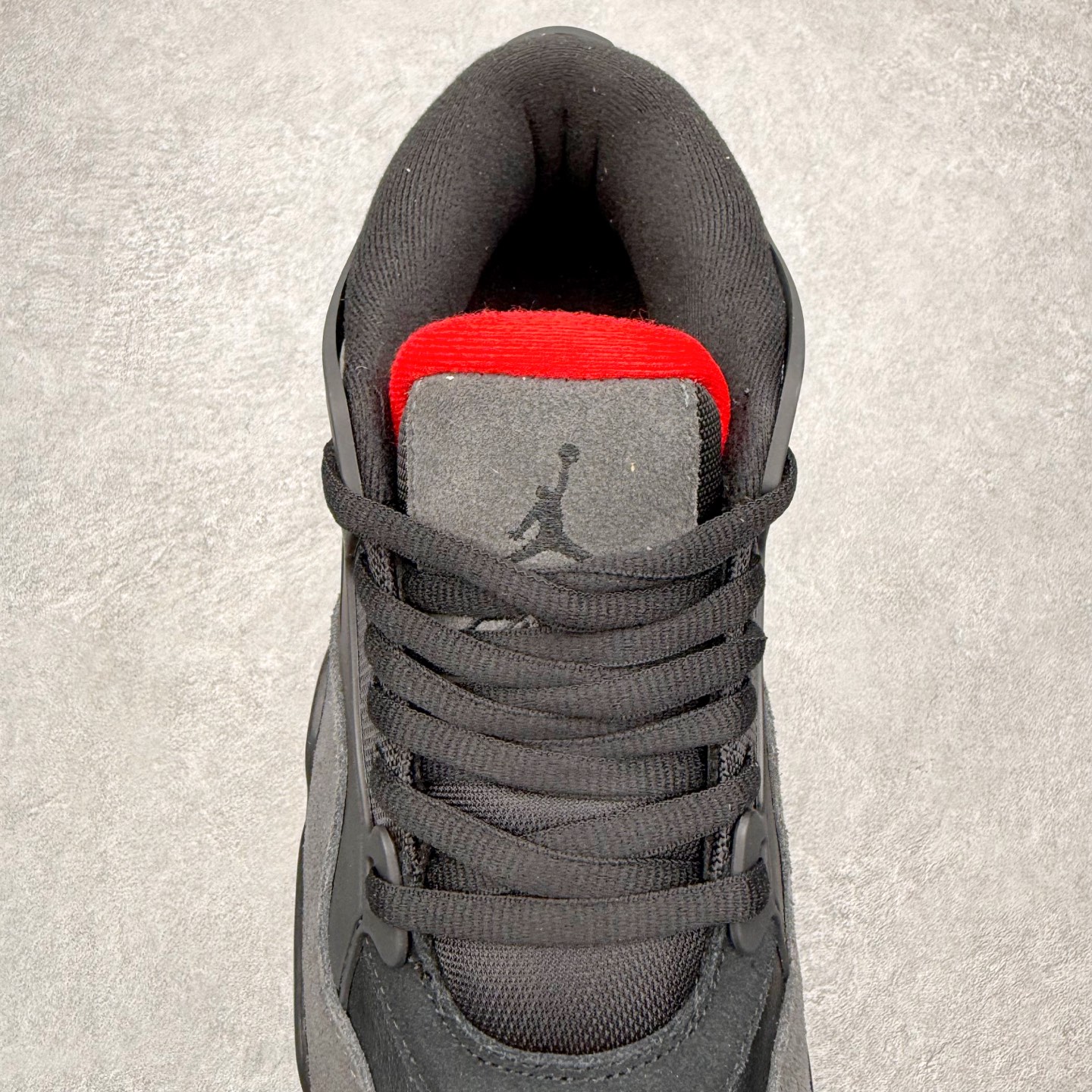 图片[5]-＃KZ纯原 Air Jordan AJ4 RM 重制版低帮复古篮球鞋 FQ7938-060 亲自操刀耗时半年巨作 全套原纸板楦头开发 确保原汁原味 完美呈现版型 一比一鞋头弧度高度鞋身弧度 原厂TPU 正确内里网布 菱角分明不变形无多余毛边 柔软性质感一致于原鞋 原厂织唛标 原厂飞人电绣工艺 尾指中部跳三针 独家绑鞋带手法 印刷中底布 四线拉帮 米色美纹纸贴合固定 进口港宝加持 后跟自然饱满 全鞋荧光划线卡点 追求极致完美 每一双都是工艺品 多重QC质检 超越公司货的品控标准 实实在在的免检产品 采用了低帮的设计 并保留了众多AJ4的经典元素 鞋身以皮革、麂皮材质拼接打造 AJ4经典的TPU材质延伸至后跟 增强鞋款稳定性 而鞋身侧面的网格设计则被取消 尾部的NIKE AIR标志也得到保留 并同时带有飞人logo 中底部分同样搭载了可视AIR气垫 鞋底采用米白色中底和外底呈现 为整个设计收尾 尺码：36 36.5 37.5 38 38.5 39 40 40.5 41 42 42.5 43 44 44.5 45 46 47.5 48.5-选品中心