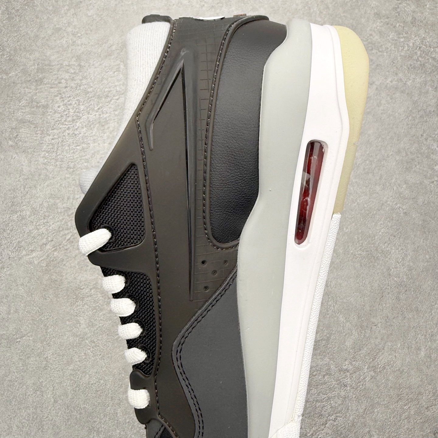 图片[7]-＃KZ纯原 Air Jordan AJ4 RM 重制版低帮复古篮球鞋 HV5187-010 亲自操刀耗时半年巨作 全套原纸板楦头开发 确保原汁原味 完美呈现版型 一比一鞋头弧度高度鞋身弧度 原厂TPU 正确内里网布 菱角分明不变形无多余毛边 柔软性质感一致于原鞋 原厂织唛标 原厂飞人电绣工艺 尾指中部跳三针 独家绑鞋带手法 印刷中底布 四线拉帮 米色美纹纸贴合固定 进口港宝加持 后跟自然饱满 全鞋荧光划线卡点 追求极致完美 每一双都是工艺品 多重QC质检 超越公司货的品控标准 实实在在的免检产品 采用了低帮的设计 并保留了众多AJ4的经典元素 鞋身以皮革、麂皮材质拼接打造 AJ4经典的TPU材质延伸至后跟 增强鞋款稳定性 而鞋身侧面的网格设计则被取消 尾部的NIKE AIR标志也得到保留 并同时带有飞人logo 中底部分同样搭载了可视AIR气垫 鞋底采用米白色中底和外底呈现 为整个设计收尾 尺码：36 36.5 37.5 38 38.5 39 40 40.5 41 42 42.5 43 44 44.5 45 46 47.5 48.5-选品中心