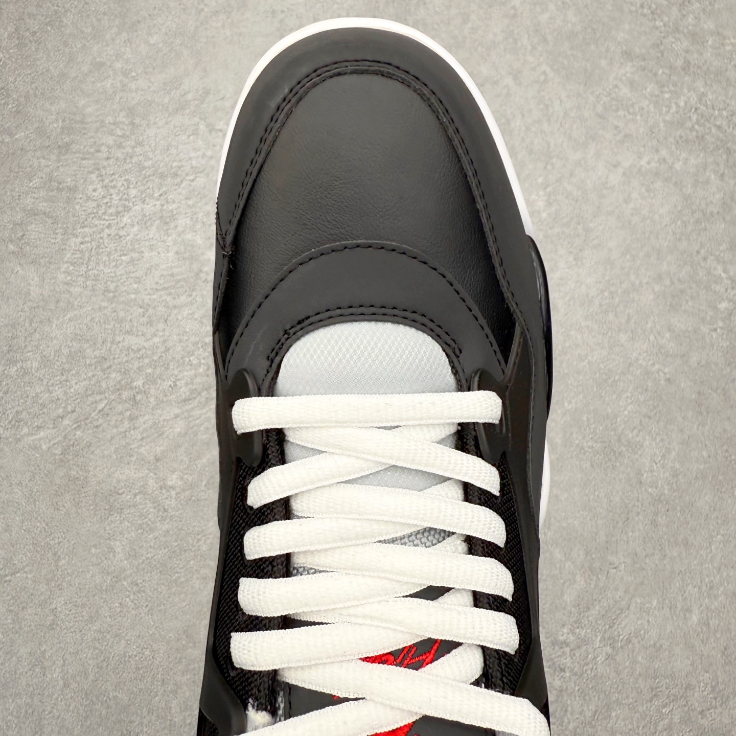 图片[4]-＃KZ纯原 Air Jordan AJ4 RM 重制版低帮复古篮球鞋 HV5187-010 亲自操刀耗时半年巨作 全套原纸板楦头开发 确保原汁原味 完美呈现版型 一比一鞋头弧度高度鞋身弧度 原厂TPU 正确内里网布 菱角分明不变形无多余毛边 柔软性质感一致于原鞋 原厂织唛标 原厂飞人电绣工艺 尾指中部跳三针 独家绑鞋带手法 印刷中底布 四线拉帮 米色美纹纸贴合固定 进口港宝加持 后跟自然饱满 全鞋荧光划线卡点 追求极致完美 每一双都是工艺品 多重QC质检 超越公司货的品控标准 实实在在的免检产品 采用了低帮的设计 并保留了众多AJ4的经典元素 鞋身以皮革、麂皮材质拼接打造 AJ4经典的TPU材质延伸至后跟 增强鞋款稳定性 而鞋身侧面的网格设计则被取消 尾部的NIKE AIR标志也得到保留 并同时带有飞人logo 中底部分同样搭载了可视AIR气垫 鞋底采用米白色中底和外底呈现 为整个设计收尾 尺码：36 36.5 37.5 38 38.5 39 40 40.5 41 42 42.5 43 44 44.5 45 46 47.5 48.5-选品中心