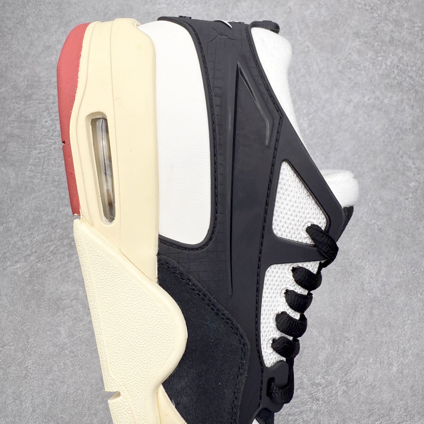 图片[6]-＃KZ纯原 Air Jordan AJ4 RM 重制版低帮复古篮球鞋 FQ7939-100 亲自操刀耗时半年巨作 全套原纸板楦头开发 确保原汁原味 完美呈现版型 一比一鞋头弧度高度鞋身弧度 原厂TPU 正确内里网布 菱角分明不变形无多余毛边 柔软性质感一致于原鞋 原厂织唛标 原厂飞人电绣工艺 尾指中部跳三针 独家绑鞋带手法 印刷中底布 四线拉帮 米色美纹纸贴合固定 进口港宝加持 后跟自然饱满 全鞋荧光划线卡点 追求极致完美 每一双都是工艺品 多重QC质检 超越公司货的品控标准 实实在在的免检产品 采用了低帮的设计 并保留了众多AJ4的经典元素 鞋身以皮革、麂皮材质拼接打造 AJ4经典的TPU材质延伸至后跟 增强鞋款稳定性 而鞋身侧面的网格设计则被取消 尾部的NIKE AIR标志也得到保留 并同时带有飞人logo 中底部分同样搭载了可视AIR气垫 鞋底采用米白色中底和外底呈现 为整个设计收尾 尺码：36 36.5 37.5 38 38.5 39 40 40.5 41 42 42.5 43 44 44.5 45 46 47.5 48.5-选品中心