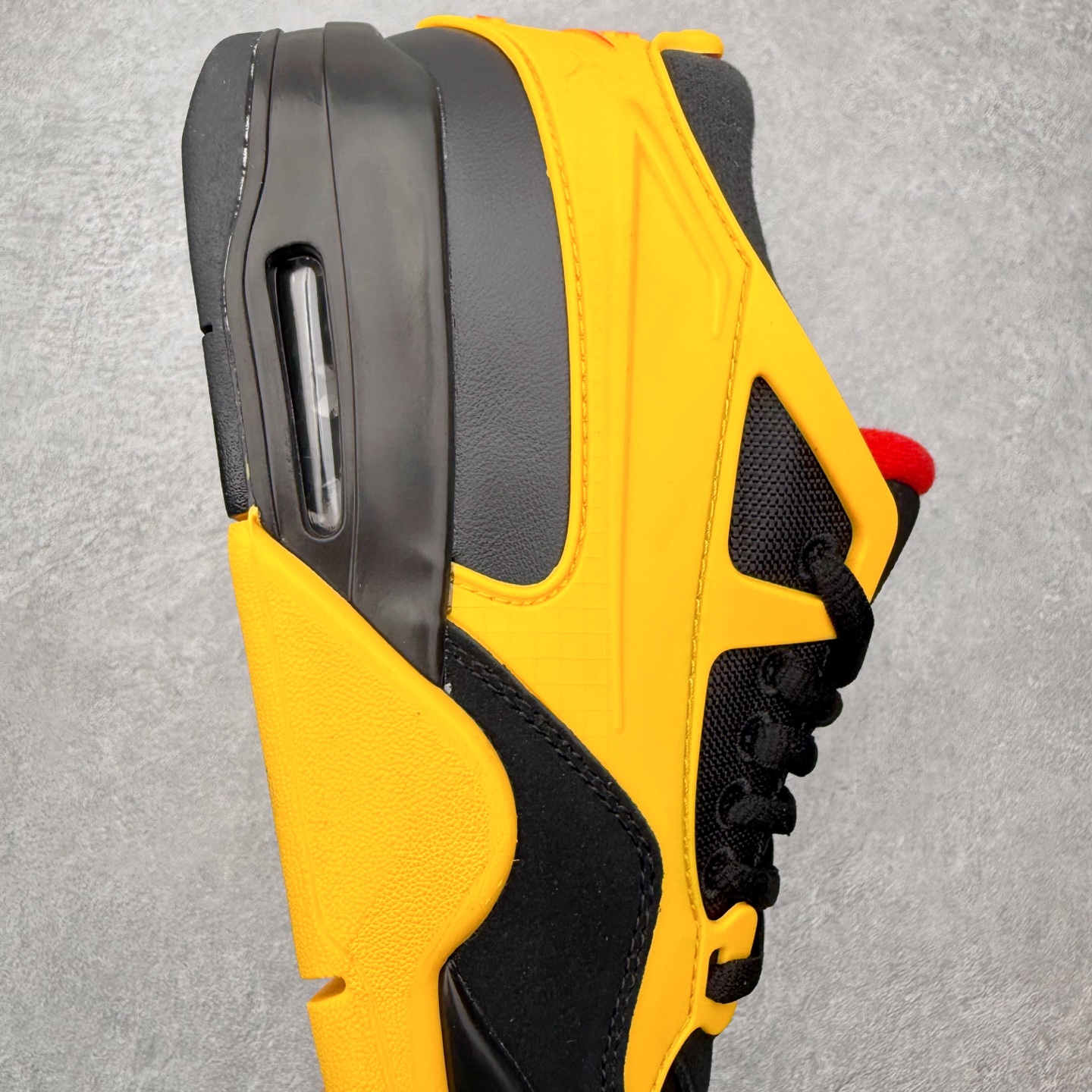 图片[6]-＃KZ纯原 Air Jordan AJ4 RM 重制版低帮复古篮球鞋 FQ7939-007 亲自操刀耗时半年巨作 全套原纸板楦头开发 确保原汁原味 完美呈现版型 一比一鞋头弧度高度鞋身弧度 原厂TPU 正确内里网布 菱角分明不变形无多余毛边 柔软性质感一致于原鞋 原厂织唛标 原厂飞人电绣工艺 尾指中部跳三针 独家绑鞋带手法 印刷中底布 四线拉帮 米色美纹纸贴合固定 进口港宝加持 后跟自然饱满 全鞋荧光划线卡点 追求极致完美 每一双都是工艺品 多重QC质检 超越公司货的品控标准 实实在在的免检产品 采用了低帮的设计 并保留了众多AJ4的经典元素 鞋身以皮革、麂皮材质拼接打造 AJ4经典的TPU材质延伸至后跟 增强鞋款稳定性 而鞋身侧面的网格设计则被取消 尾部的NIKE AIR标志也得到保留 并同时带有飞人logo 中底部分同样搭载了可视AIR气垫 鞋底采用米白色中底和外底呈现 为整个设计收尾 尺码：36 36.5 37.5 38 38.5 39 40 40.5 41 42 42.5 43 44 44.5 45 46 47.5 48.5-选品中心