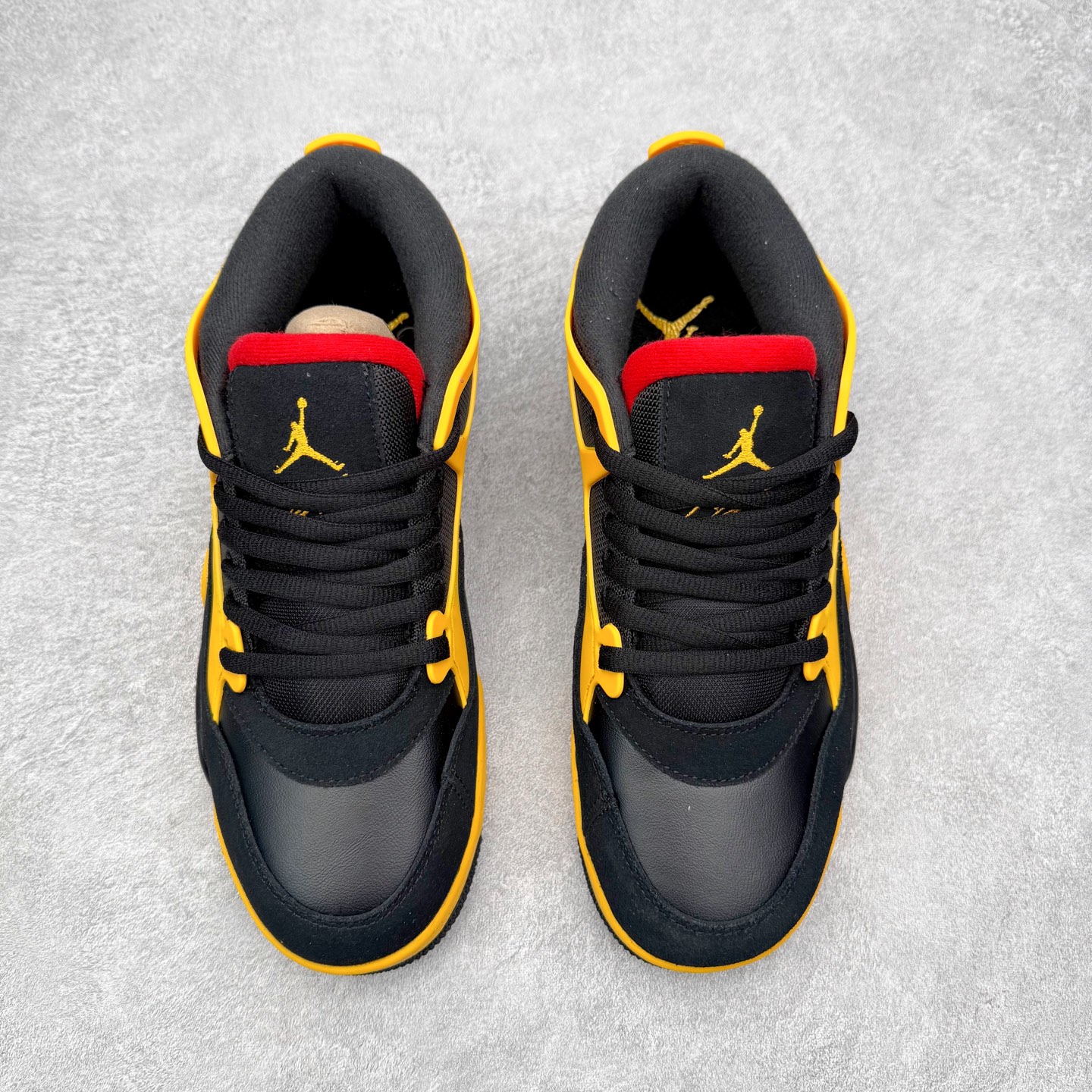 图片[2]-＃KZ纯原 Air Jordan AJ4 RM 重制版低帮复古篮球鞋 FQ7939-007 亲自操刀耗时半年巨作 全套原纸板楦头开发 确保原汁原味 完美呈现版型 一比一鞋头弧度高度鞋身弧度 原厂TPU 正确内里网布 菱角分明不变形无多余毛边 柔软性质感一致于原鞋 原厂织唛标 原厂飞人电绣工艺 尾指中部跳三针 独家绑鞋带手法 印刷中底布 四线拉帮 米色美纹纸贴合固定 进口港宝加持 后跟自然饱满 全鞋荧光划线卡点 追求极致完美 每一双都是工艺品 多重QC质检 超越公司货的品控标准 实实在在的免检产品 采用了低帮的设计 并保留了众多AJ4的经典元素 鞋身以皮革、麂皮材质拼接打造 AJ4经典的TPU材质延伸至后跟 增强鞋款稳定性 而鞋身侧面的网格设计则被取消 尾部的NIKE AIR标志也得到保留 并同时带有飞人logo 中底部分同样搭载了可视AIR气垫 鞋底采用米白色中底和外底呈现 为整个设计收尾 尺码：36 36.5 37.5 38 38.5 39 40 40.5 41 42 42.5 43 44 44.5 45 46 47.5 48.5-选品中心