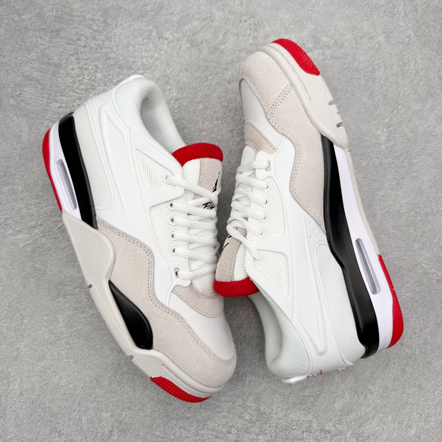 图片[3]-＃KZ纯原 Air Jordan AJ4 RM 重制版低帮复古篮球鞋 FQ7939-102 亲自操刀耗时半年巨作 全套原纸板楦头开发 确保原汁原味 完美呈现版型 一比一鞋头弧度高度鞋身弧度 原厂TPU 正确内里网布 菱角分明不变形无多余毛边 柔软性质感一致于原鞋 原厂织唛标 原厂飞人电绣工艺 尾指中部跳三针 独家绑鞋带手法 印刷中底布 四线拉帮 米色美纹纸贴合固定 进口港宝加持 后跟自然饱满 全鞋荧光划线卡点 追求极致完美 每一双都是工艺品 多重QC质检 超越公司货的品控标准 实实在在的免检产品 采用了低帮的设计 并保留了众多AJ4的经典元素 鞋身以皮革、麂皮材质拼接打造 AJ4经典的TPU材质延伸至后跟 增强鞋款稳定性 而鞋身侧面的网格设计则被取消 尾部的NIKE AIR标志也得到保留 并同时带有飞人logo 中底部分同样搭载了可视AIR气垫 鞋底采用米白色中底和外底呈现 为整个设计收尾 尺码：36 36.5 37.5 38 38.5 39 40 40.5 41 42 42.5 43 44 44.5 45 46 47.5 48.5-选品中心