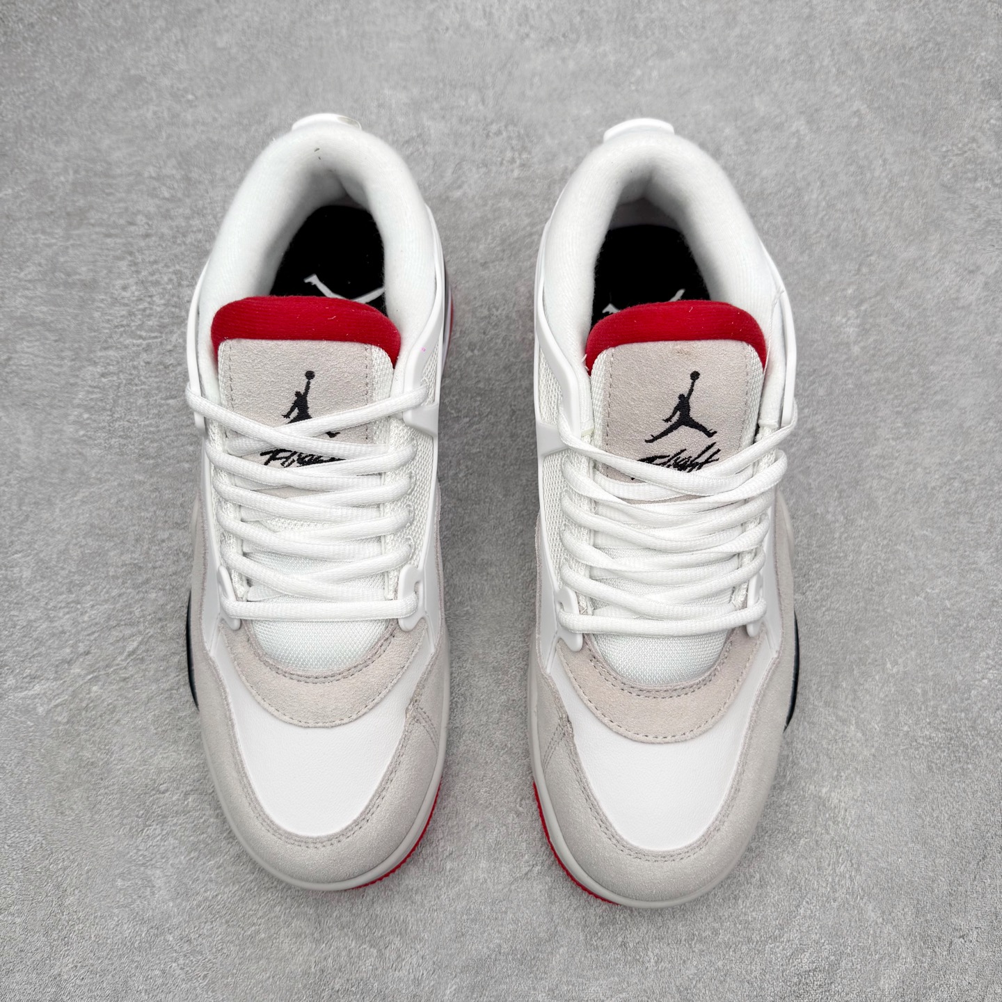 图片[2]-＃KZ纯原 Air Jordan AJ4 RM 重制版低帮复古篮球鞋 FQ7939-102 亲自操刀耗时半年巨作 全套原纸板楦头开发 确保原汁原味 完美呈现版型 一比一鞋头弧度高度鞋身弧度 原厂TPU 正确内里网布 菱角分明不变形无多余毛边 柔软性质感一致于原鞋 原厂织唛标 原厂飞人电绣工艺 尾指中部跳三针 独家绑鞋带手法 印刷中底布 四线拉帮 米色美纹纸贴合固定 进口港宝加持 后跟自然饱满 全鞋荧光划线卡点 追求极致完美 每一双都是工艺品 多重QC质检 超越公司货的品控标准 实实在在的免检产品 采用了低帮的设计 并保留了众多AJ4的经典元素 鞋身以皮革、麂皮材质拼接打造 AJ4经典的TPU材质延伸至后跟 增强鞋款稳定性 而鞋身侧面的网格设计则被取消 尾部的NIKE AIR标志也得到保留 并同时带有飞人logo 中底部分同样搭载了可视AIR气垫 鞋底采用米白色中底和外底呈现 为整个设计收尾 尺码：36 36.5 37.5 38 38.5 39 40 40.5 41 42 42.5 43 44 44.5 45 46 47.5 48.5-选品中心