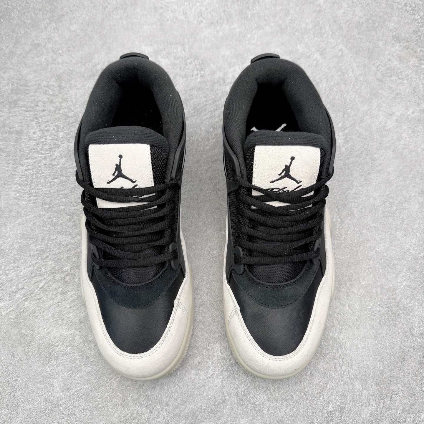 图片[2]-＃KZ纯原 Air Jordan AJ4 RM 重制版低帮复古篮球鞋 FQ7939-001 亲自操刀耗时半年巨作 全套原纸板楦头开发 确保原汁原味 完美呈现版型 一比一鞋头弧度高度鞋身弧度 原厂TPU 正确内里网布 菱角分明不变形无多余毛边 柔软性质感一致于原鞋 原厂织唛标 原厂飞人电绣工艺 尾指中部跳三针 独家绑鞋带手法 印刷中底布 四线拉帮 米色美纹纸贴合固定 进口港宝加持 后跟自然饱满 全鞋荧光划线卡点 追求极致完美 每一双都是工艺品 多重QC质检 超越公司货的品控标准 实实在在的免检产品 采用了低帮的设计 并保留了众多AJ4的经典元素 鞋身以皮革、麂皮材质拼接打造 AJ4经典的TPU材质延伸至后跟 增强鞋款稳定性 而鞋身侧面的网格设计则被取消 尾部的NIKE AIR标志也得到保留 并同时带有飞人logo 中底部分同样搭载了可视AIR气垫 鞋底采用米白色中底和外底呈现 为整个设计收尾 尺码：36 36.5 37.5 38 38.5 39 40 40.5 41 42 42.5 43 44 44.5 45 46 47.5 48.5-选品中心