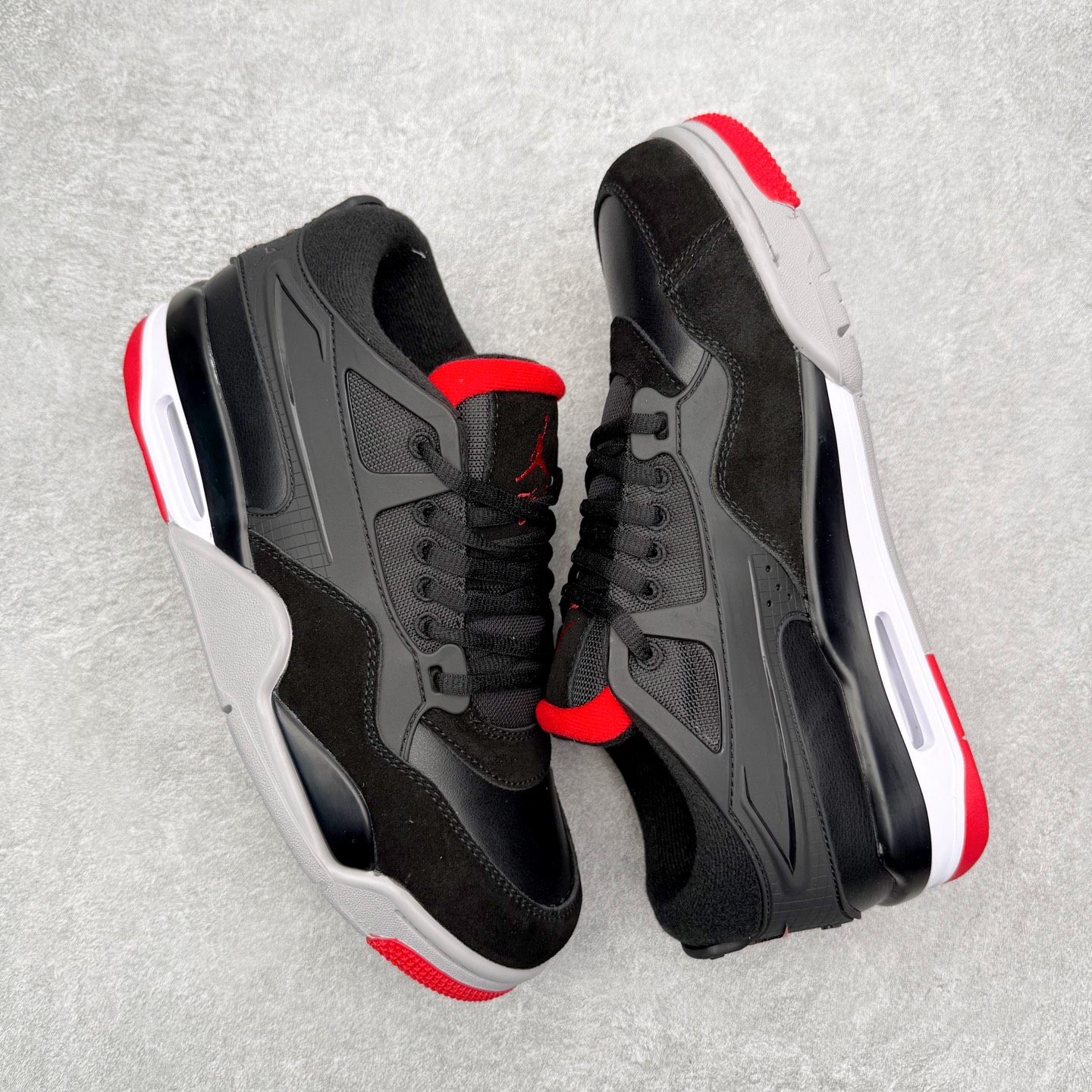 图片[3]-＃KZ纯原 Air Jordan AJ4 RM 重制版低帮复古篮球鞋 FQ7939-061 亲自操刀耗时半年巨作 全套原纸板楦头开发 确保原汁原味 完美呈现版型 一比一鞋头弧度高度鞋身弧度 原厂TPU 正确内里网布 菱角分明不变形无多余毛边 柔软性质感一致于原鞋 原厂织唛标 原厂飞人电绣工艺 尾指中部跳三针 独家绑鞋带手法 印刷中底布 四线拉帮 米色美纹纸贴合固定 进口港宝加持 后跟自然饱满 全鞋荧光划线卡点 追求极致完美 每一双都是工艺品 多重QC质检 超越公司货的品控标准 实实在在的免检产品 采用了低帮的设计 并保留了众多AJ4的经典元素 鞋身以皮革、麂皮材质拼接打造 AJ4经典的TPU材质延伸至后跟 增强鞋款稳定性 而鞋身侧面的网格设计则被取消 尾部的NIKE AIR标志也得到保留 并同时带有飞人logo 中底部分同样搭载了可视AIR气垫 鞋底采用米白色中底和外底呈现 为整个设计收尾 尺码：36 36.5 37.5 38 38.5 39 40 40.5 41 42 42.5 43 44 44.5 45 46 47.5 48.5-选品中心